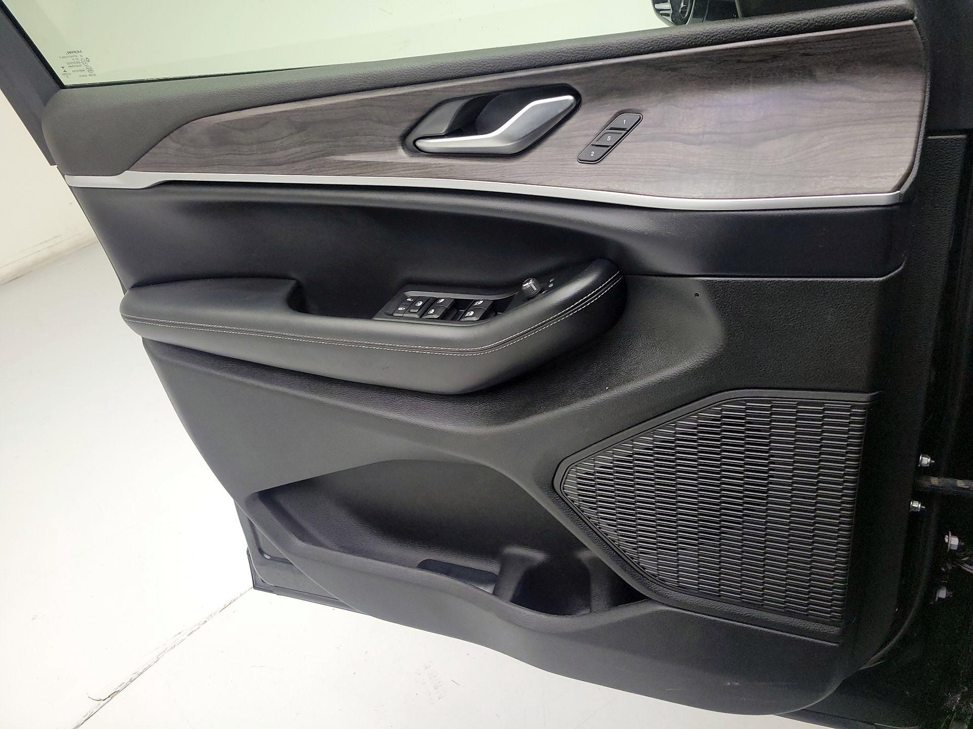 Thumbnail: 2023 Jeep Grand Cherokee - 10