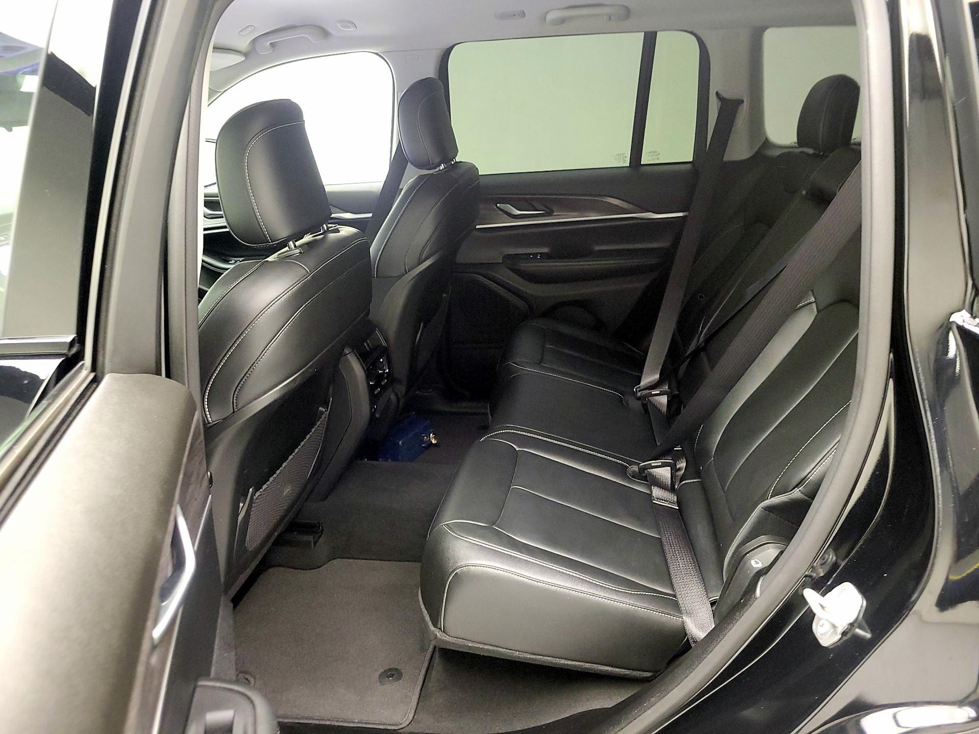 Thumbnail: 2023 Jeep Grand Cherokee - 18