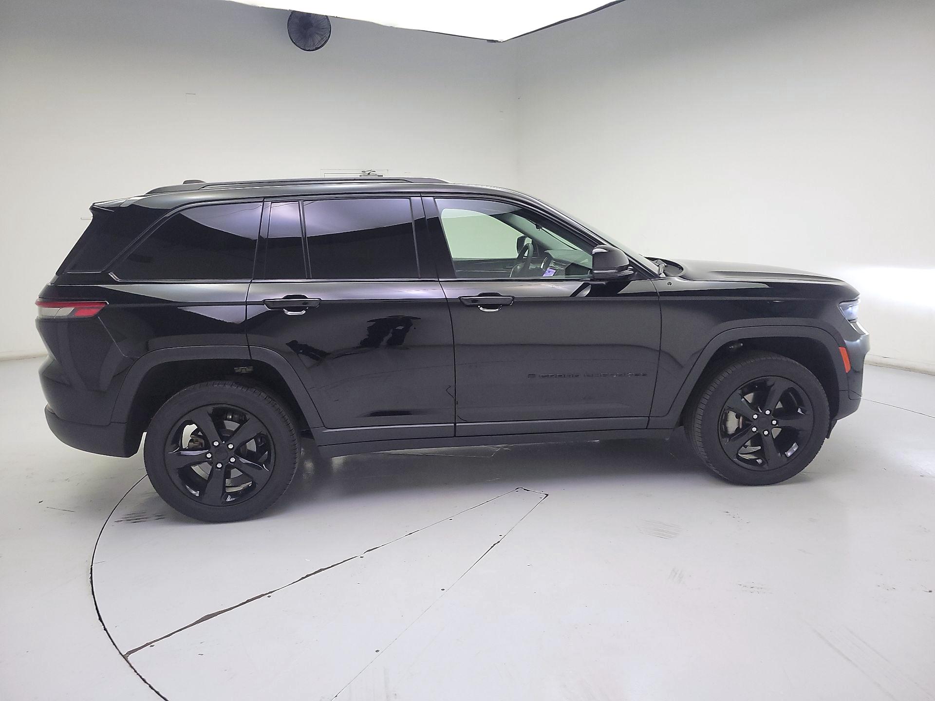 Thumbnail: 2023 Jeep Grand Cherokee - 4