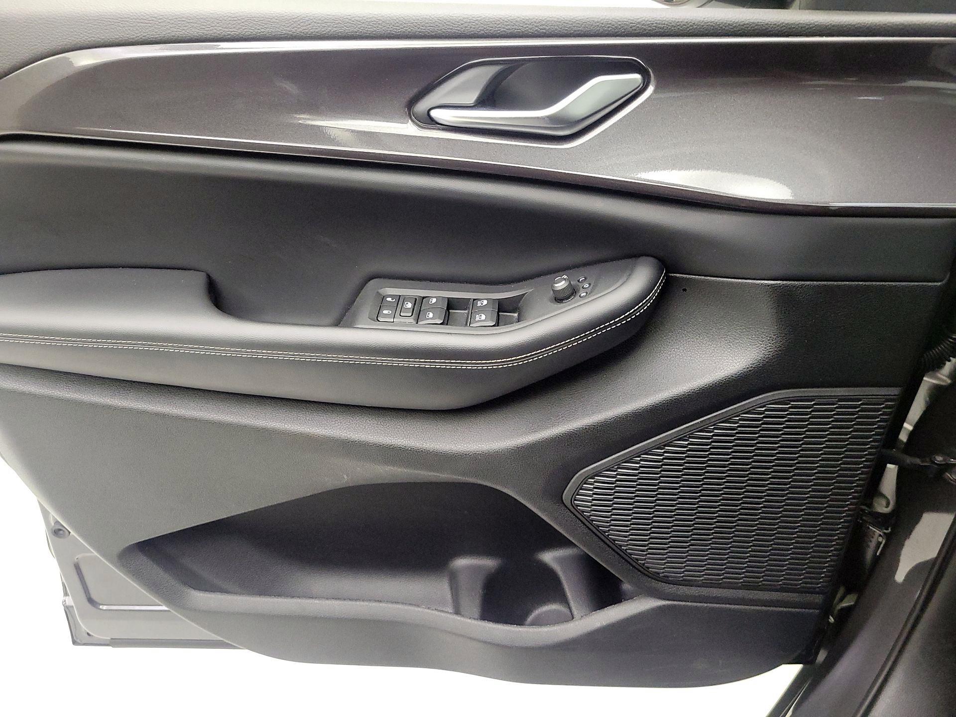 Thumbnail: 2023 Jeep Grand Cherokee L - 10