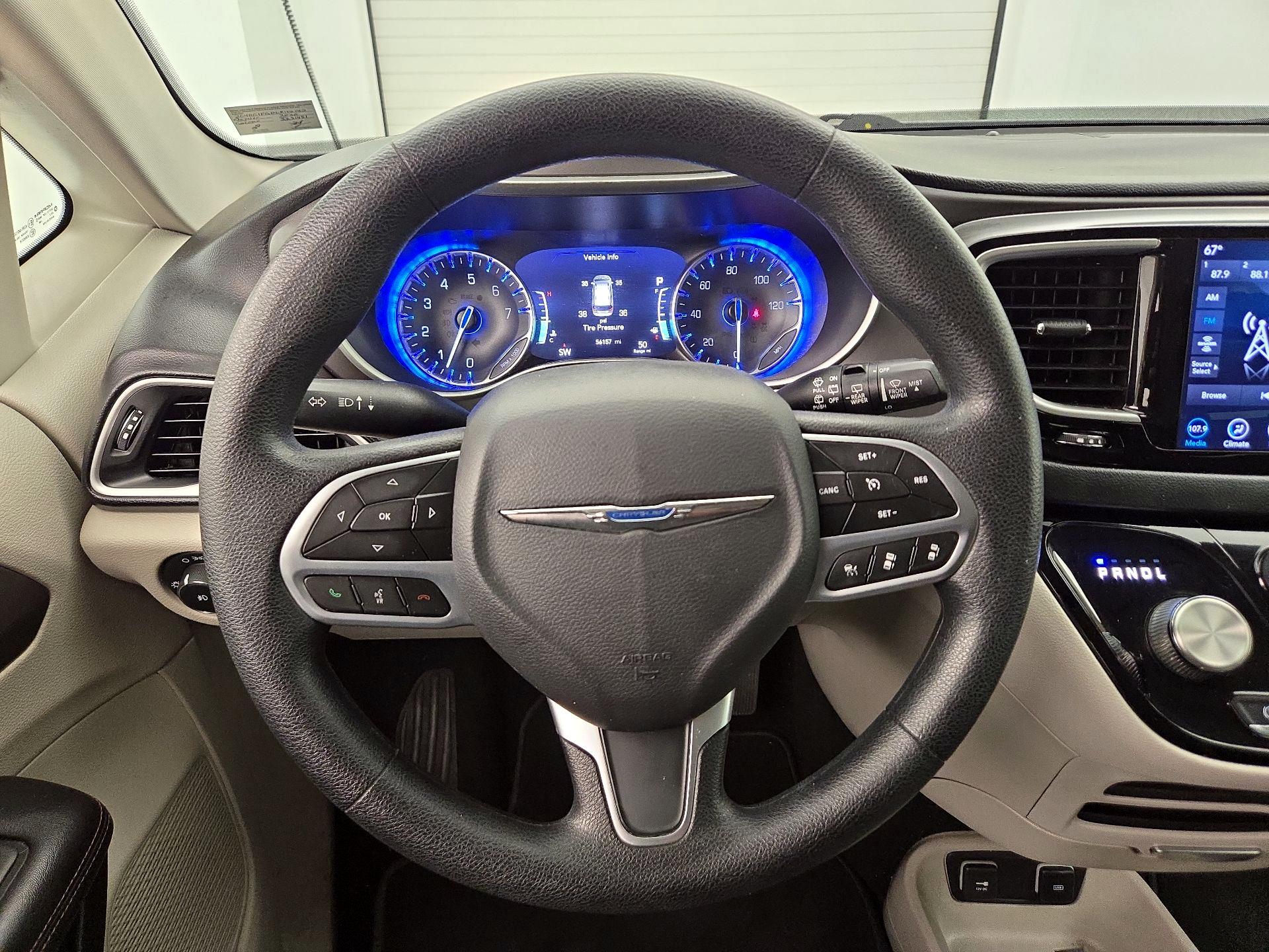 Thumbnail: 2020 Chrysler Pacifica - 10