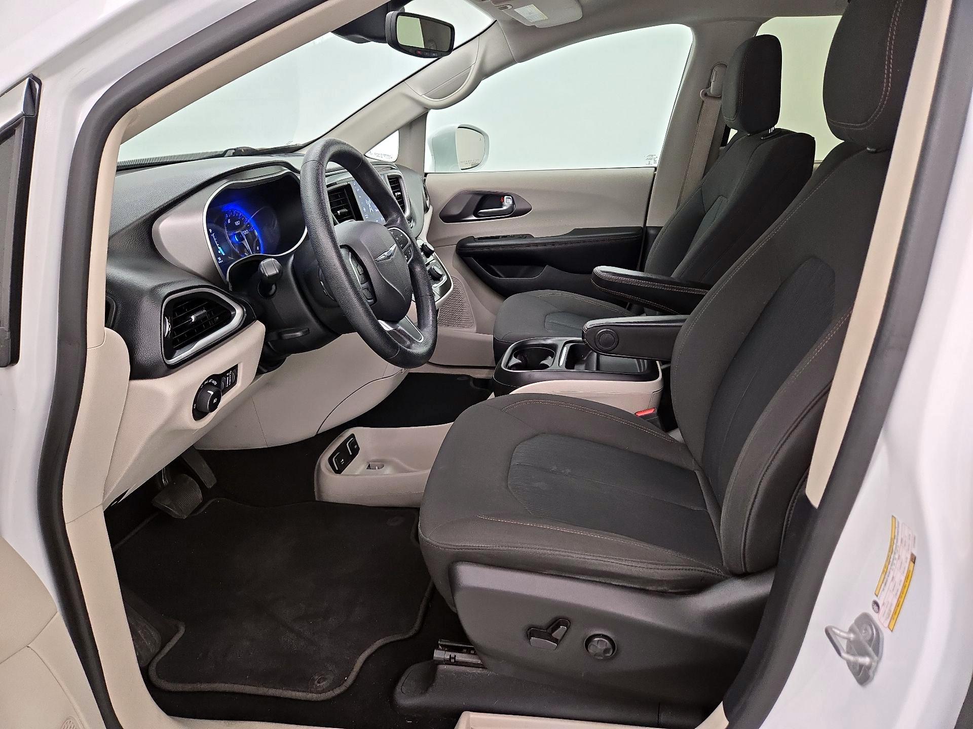 Thumbnail: 2020 Chrysler Pacifica - 11