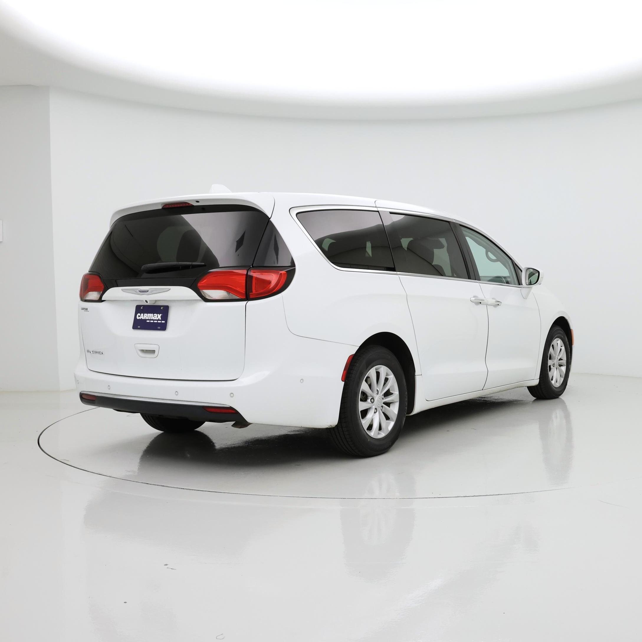 Thumbnail: 2020 Chrysler Pacifica - 8