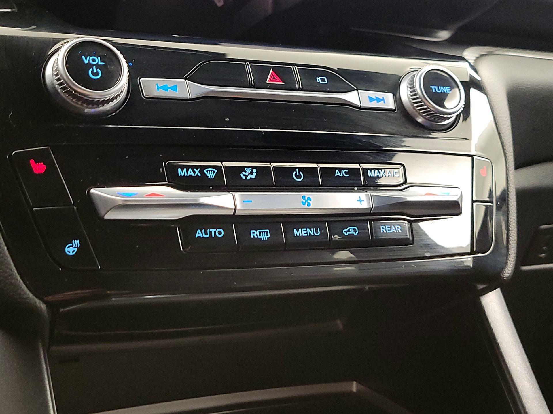 Thumbnail: 2022 Ford Explorer - 17