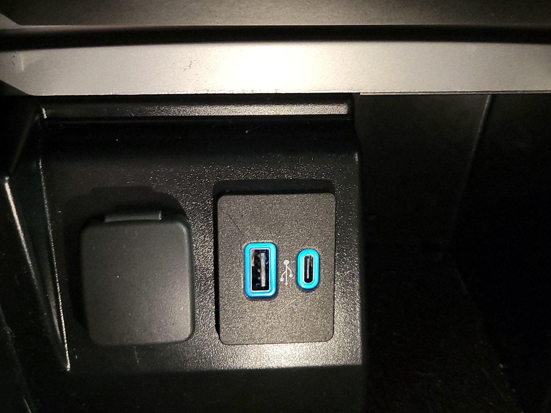 Thumbnail: 2022 Ford Explorer - 19