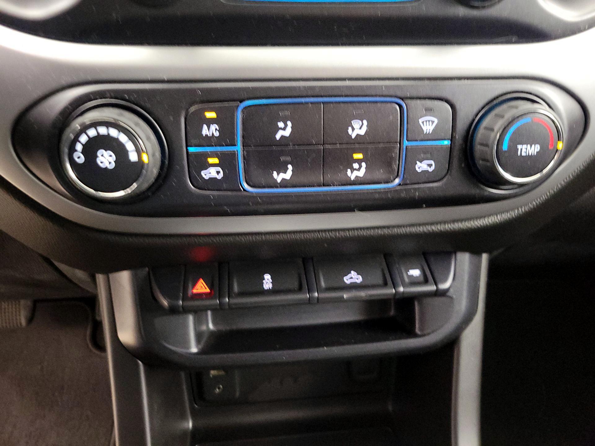 Thumbnail: 2015 Chevrolet Colorado - 15
