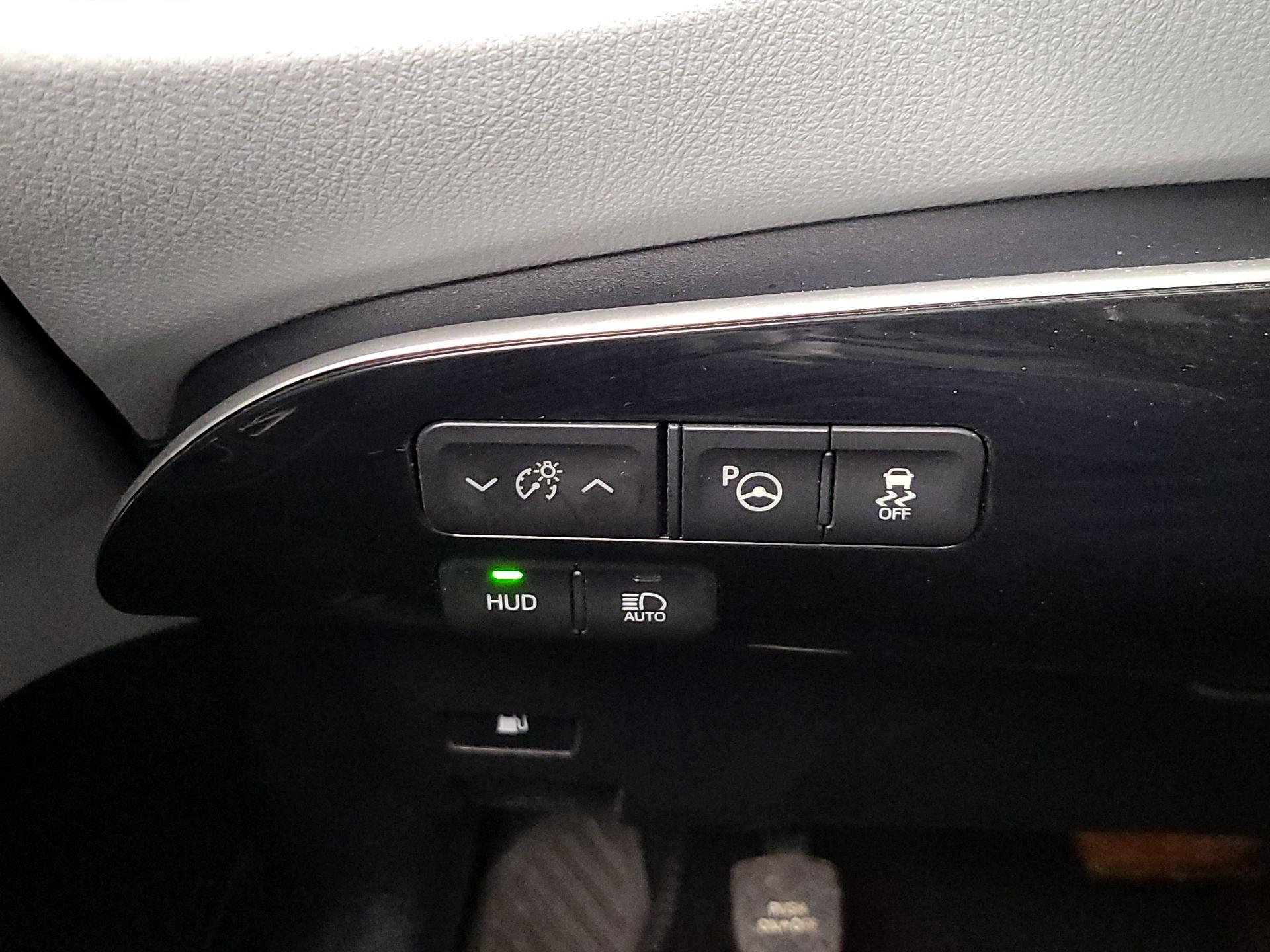 Thumbnail: 2017 Toyota Prius - 13