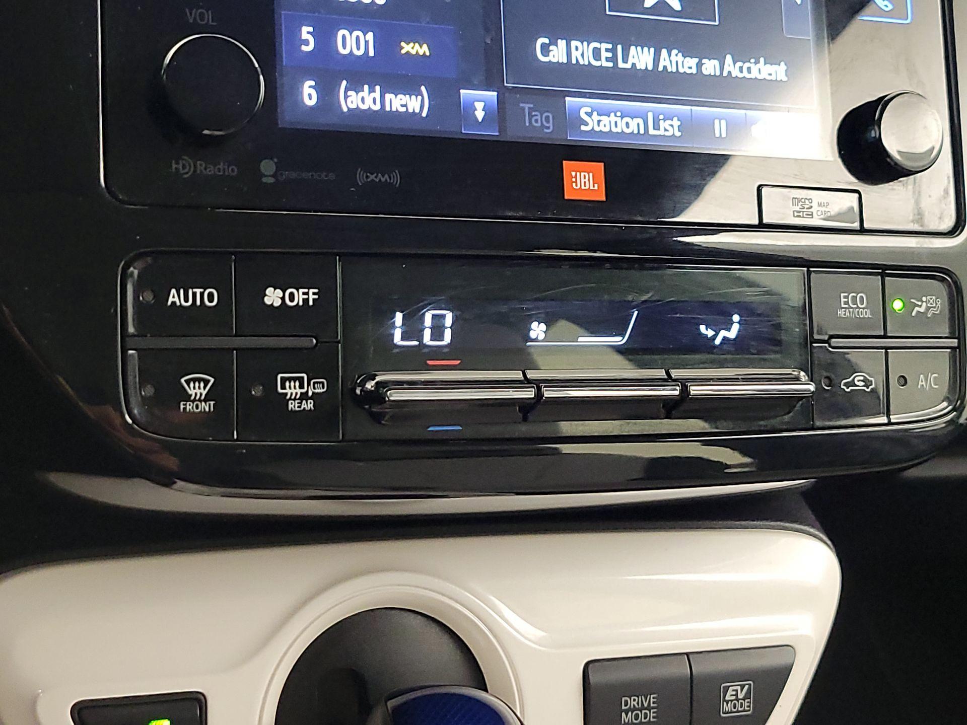 Thumbnail: 2017 Toyota Prius - 16