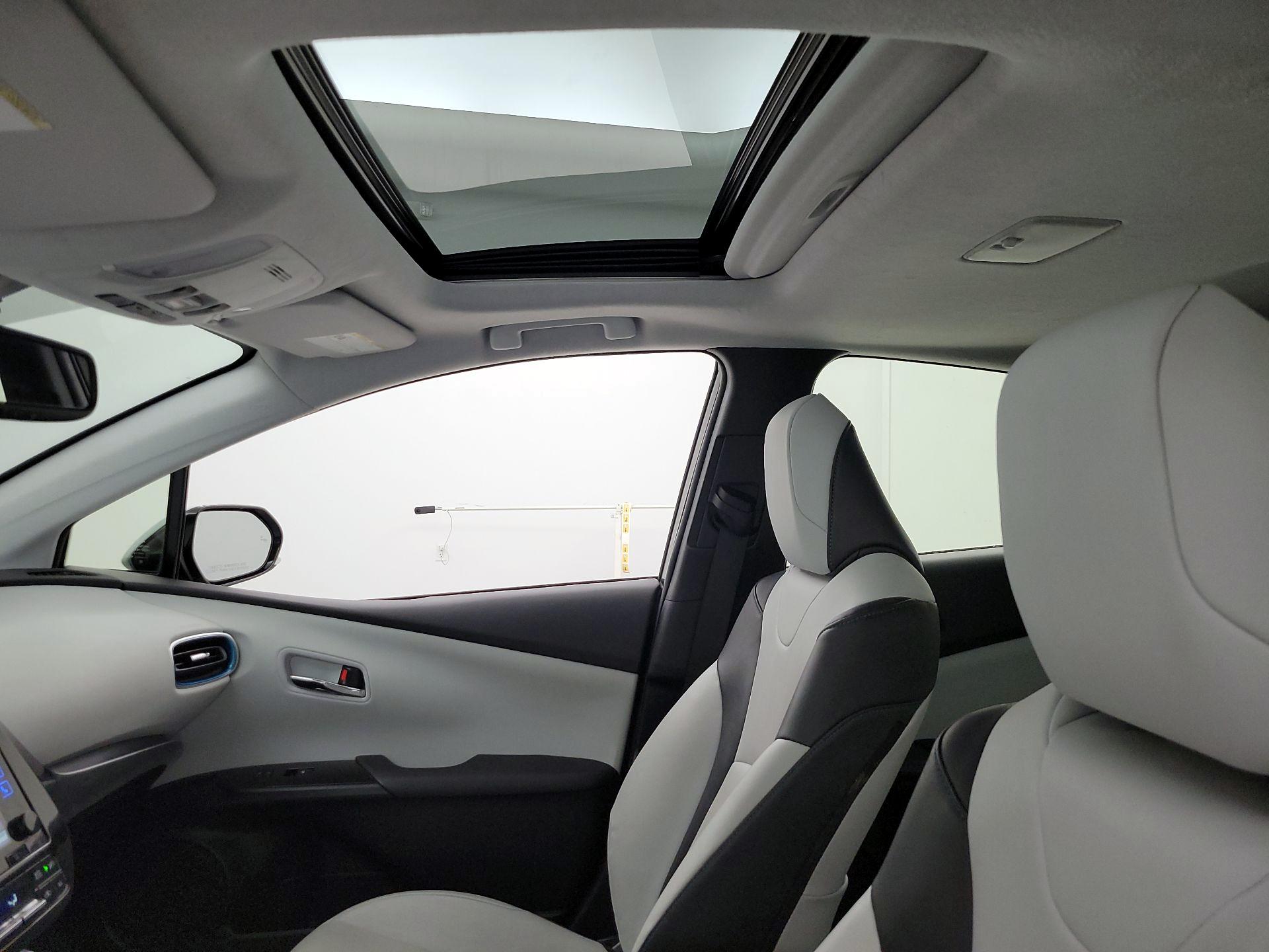 Thumbnail: 2017 Toyota Prius - 19