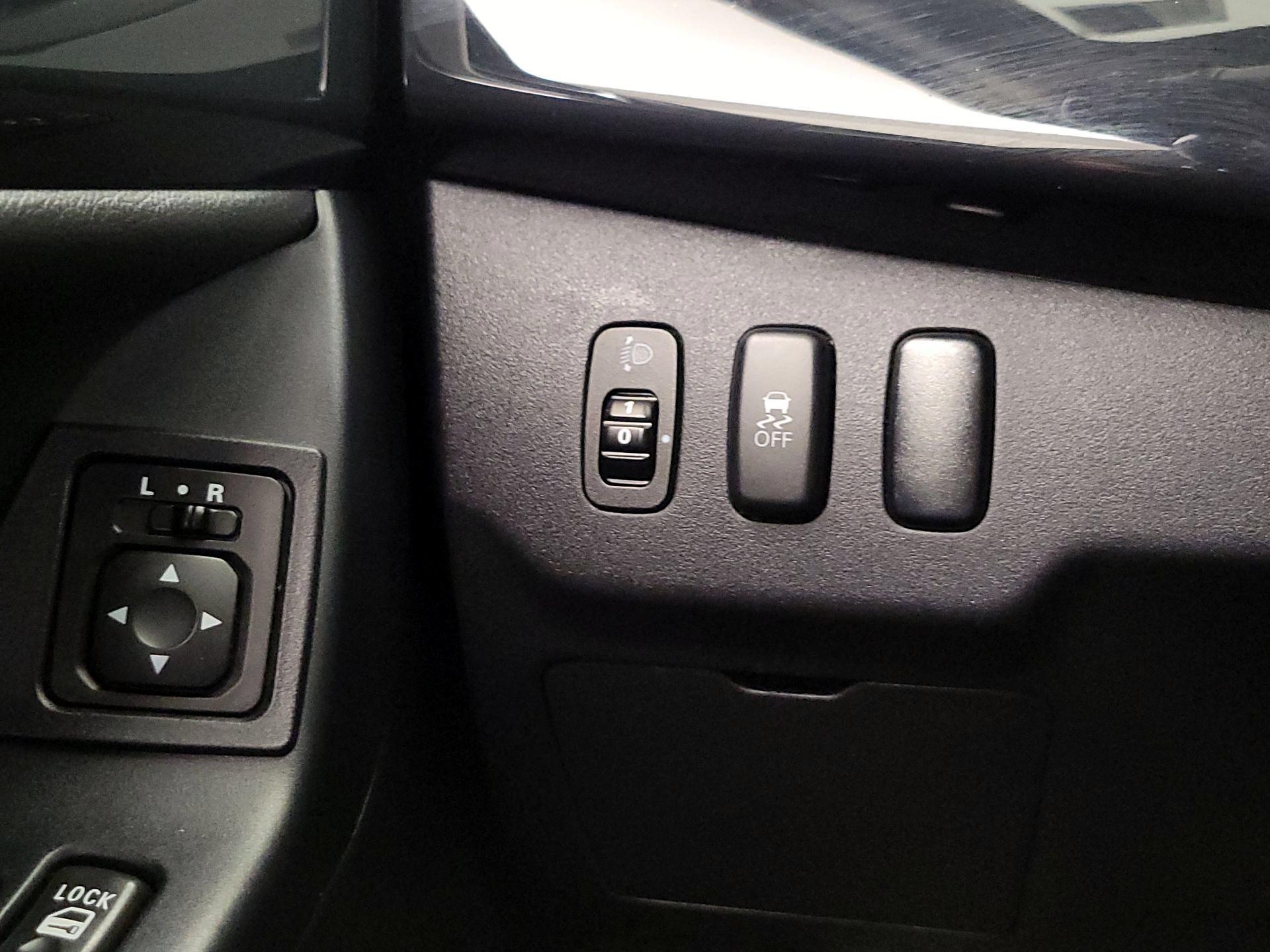 Thumbnail: 2015 Mitsubishi Lancer - 13