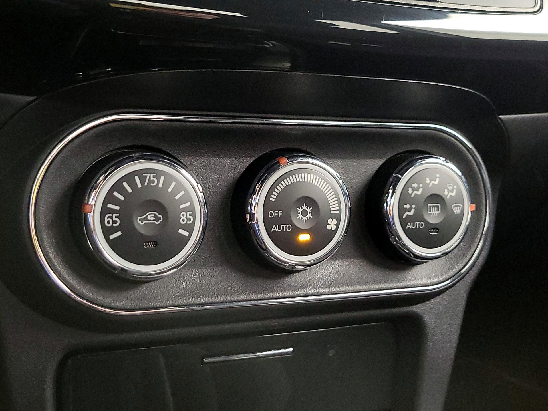 Thumbnail: 2015 Mitsubishi Lancer - 15