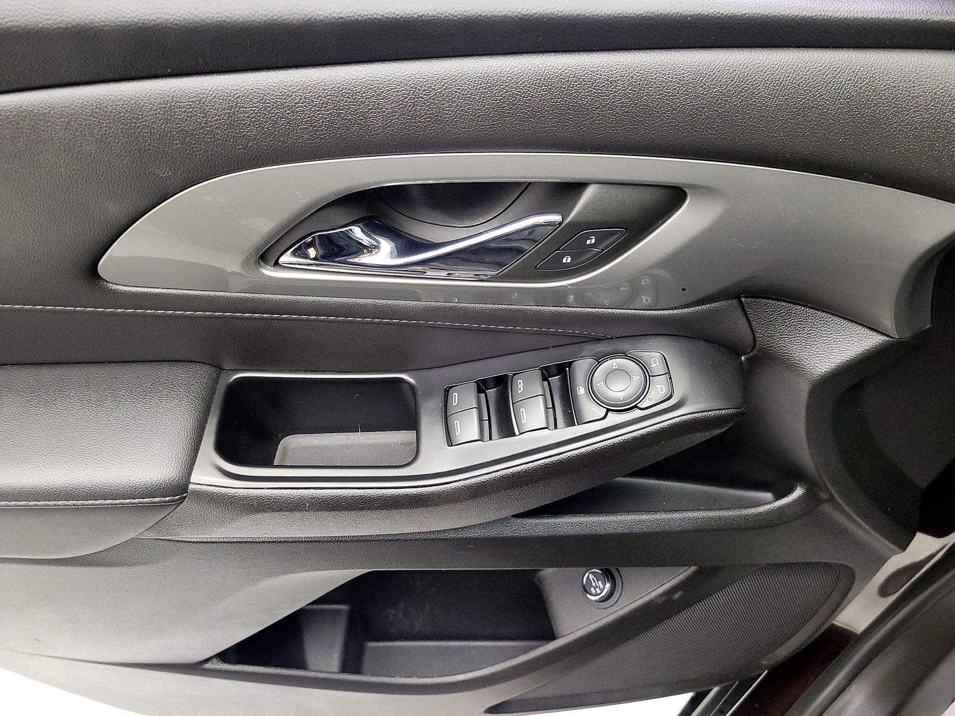 Thumbnail: 2023 Chevrolet Traverse - 10