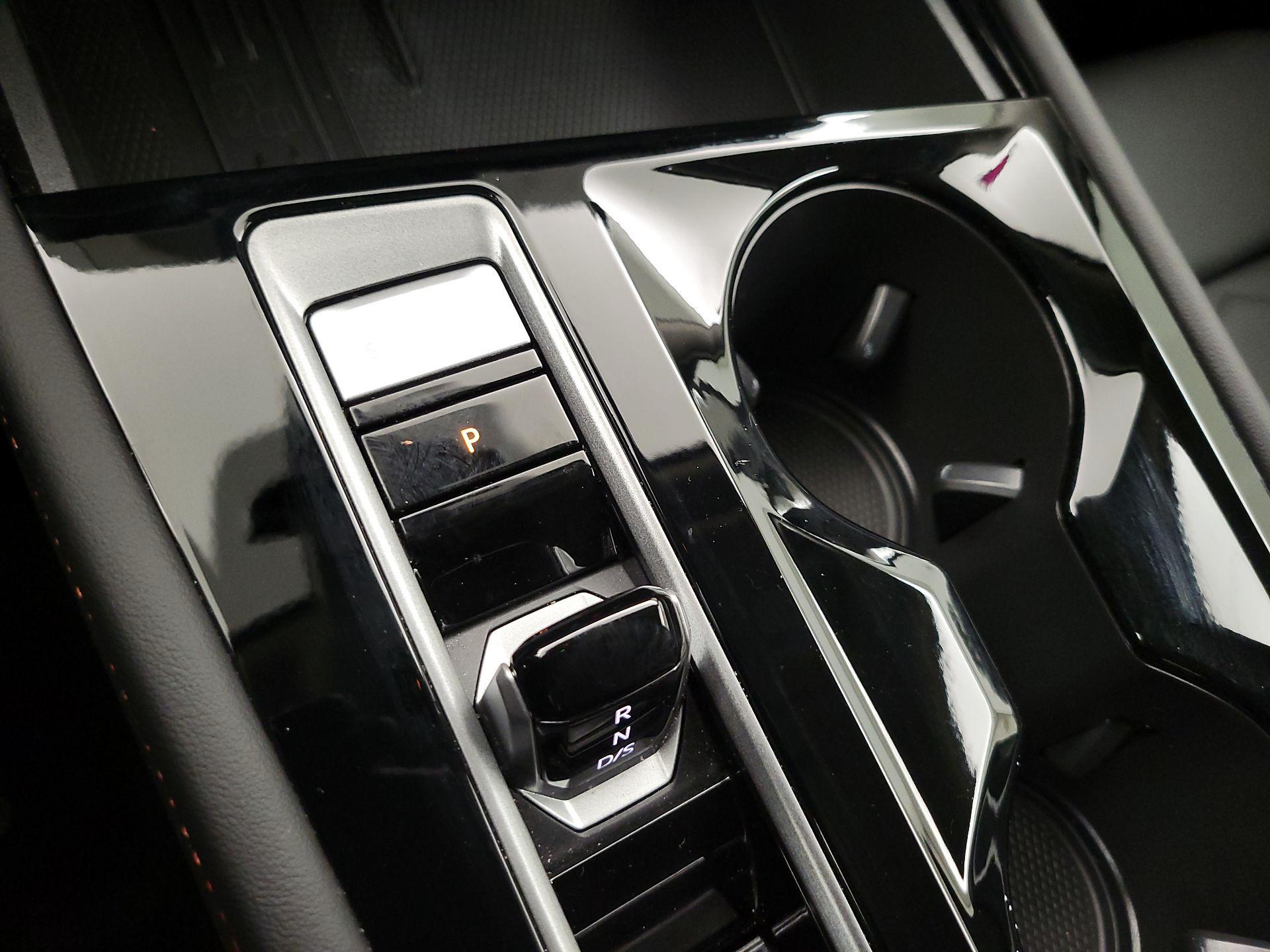 Thumbnail: 2025 Volkswagen Atlas - 17