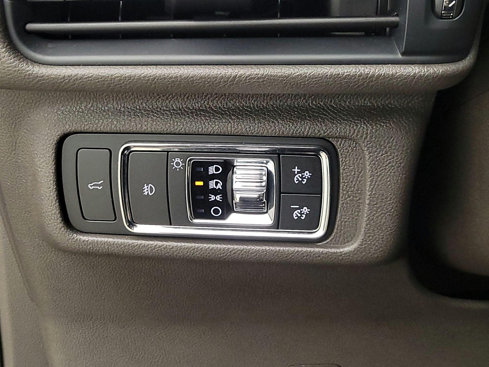 Thumbnail: 2021 Lincoln Corsair - 13