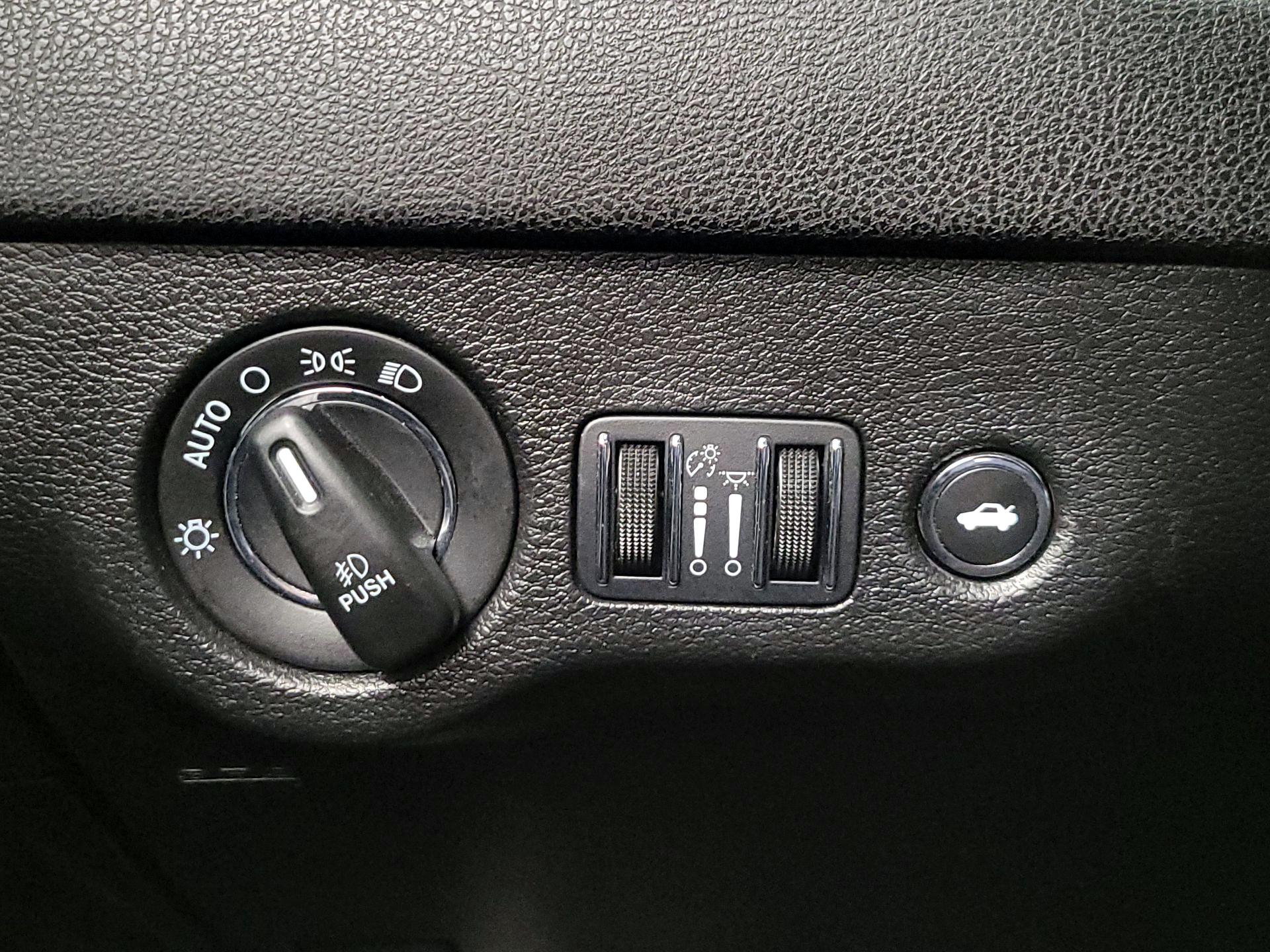 Thumbnail: 2023 Chrysler 300 - 13