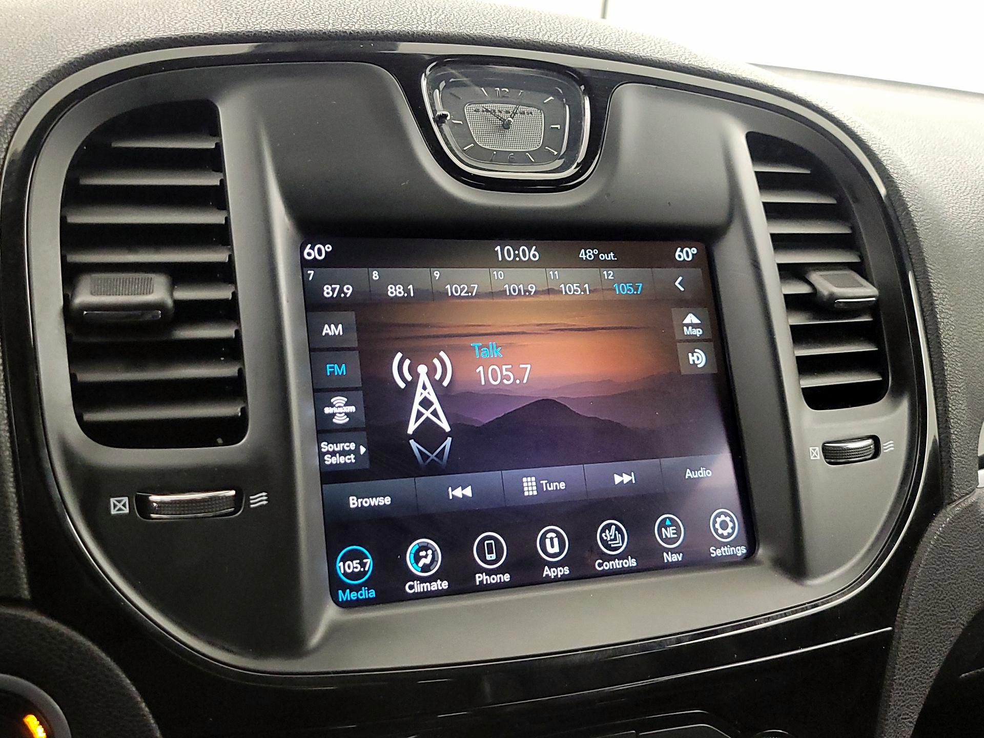 Thumbnail: 2023 Chrysler 300 - 16