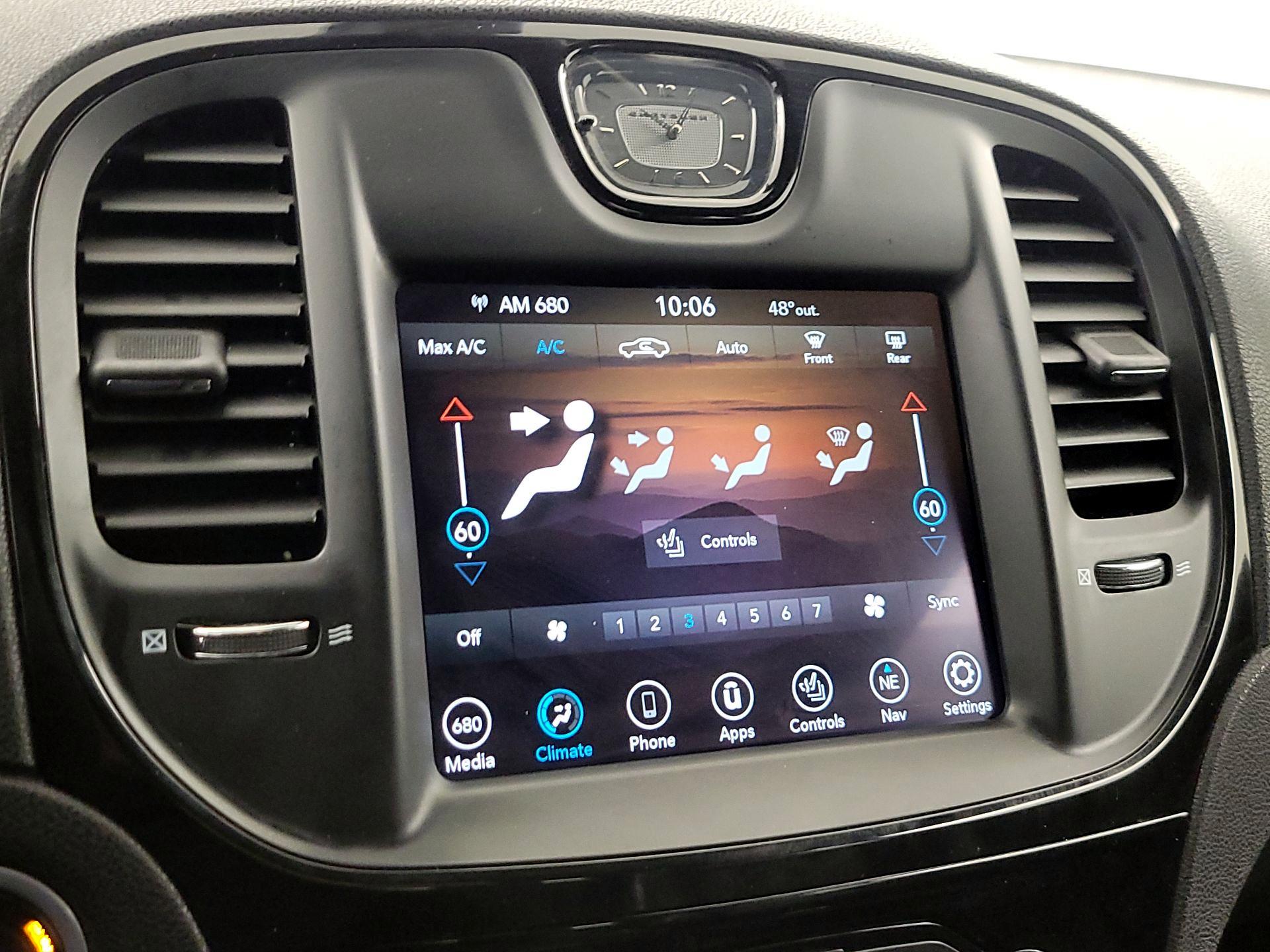 Thumbnail: 2023 Chrysler 300 - 17