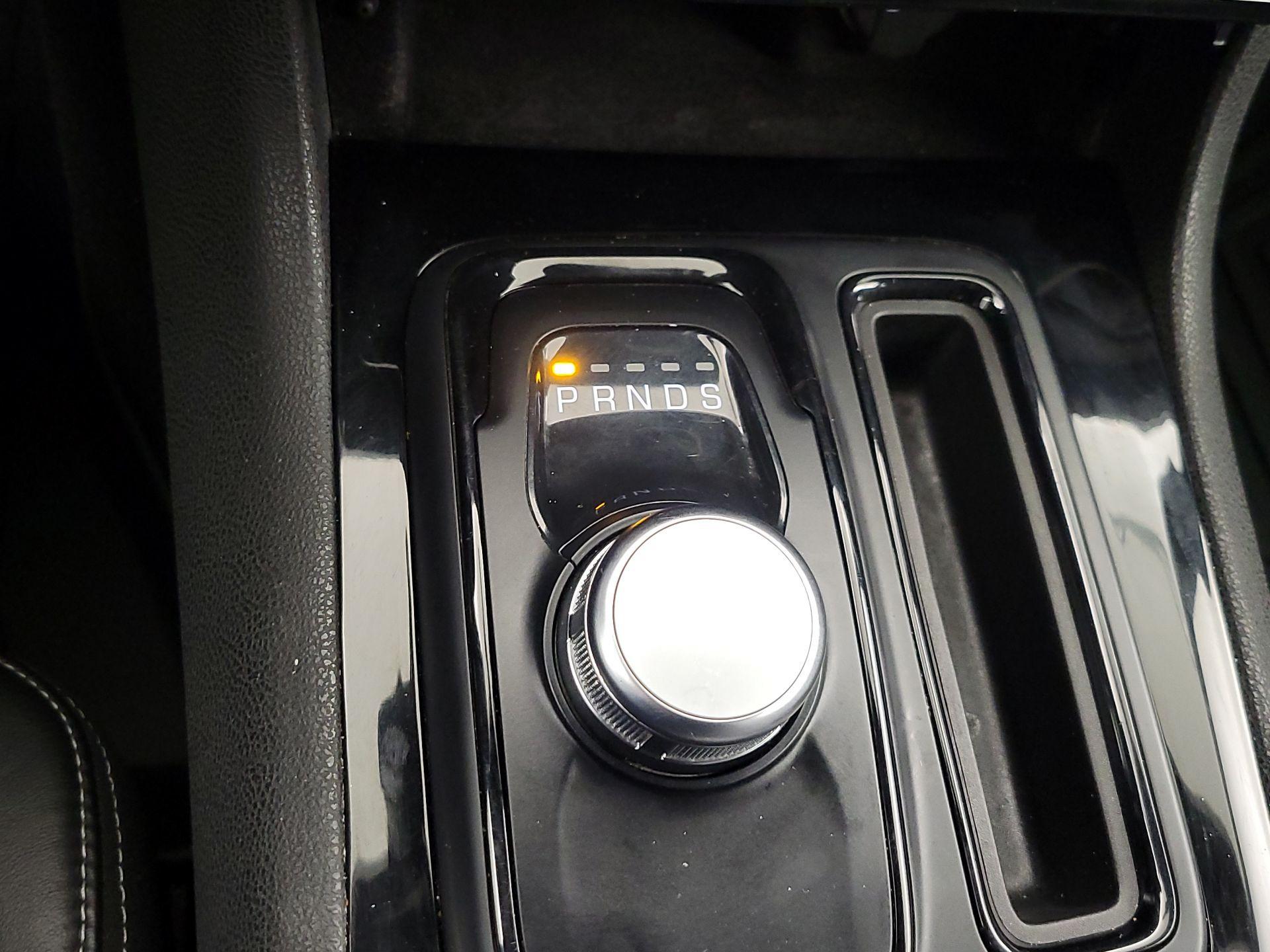 Thumbnail: 2023 Chrysler 300 - 18