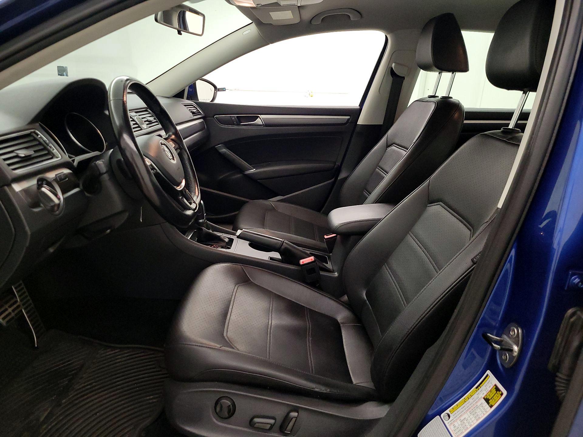 Thumbnail: 2017 Volkswagen Passat - 11