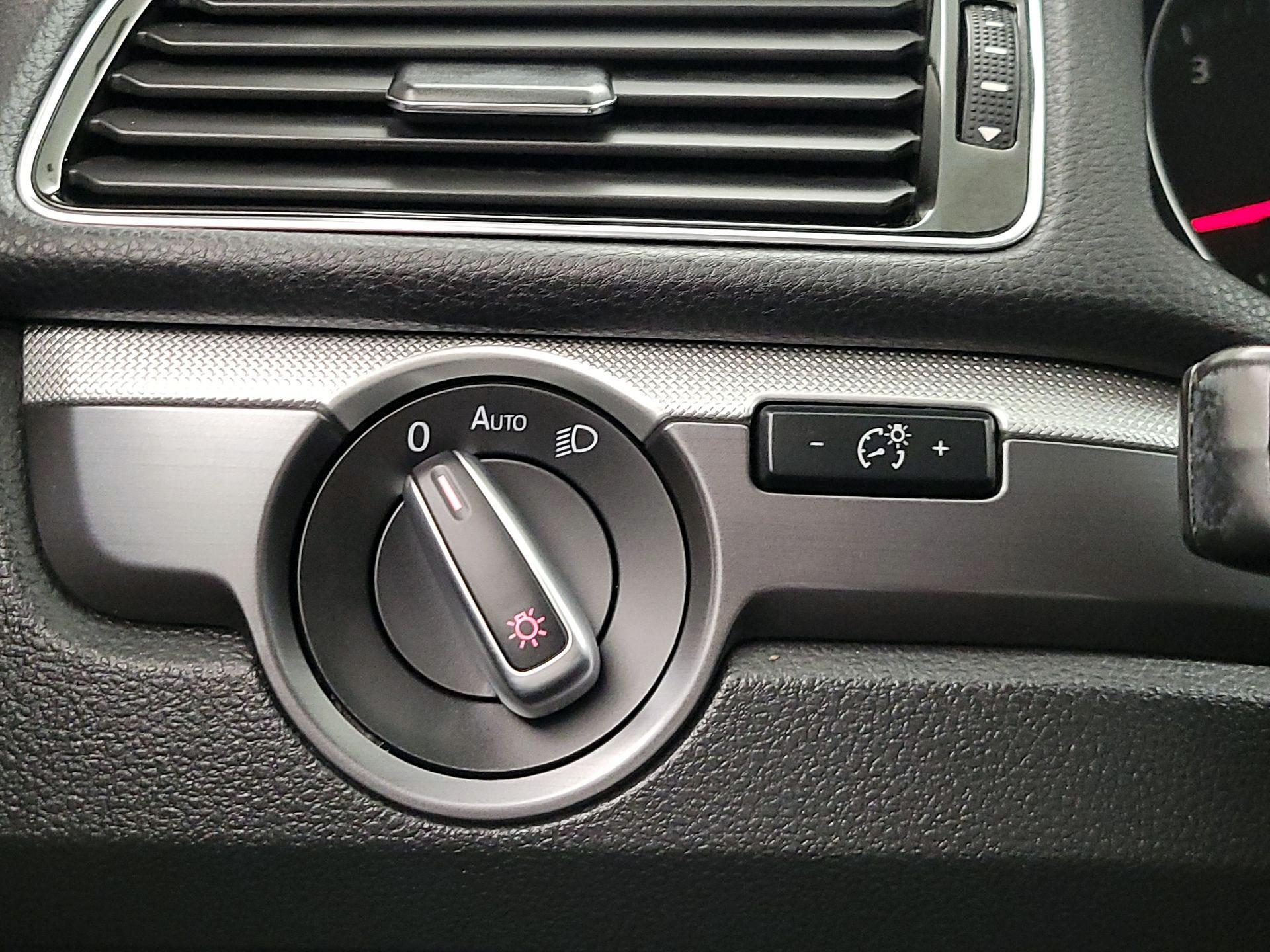 Thumbnail: 2017 Volkswagen Passat - 13