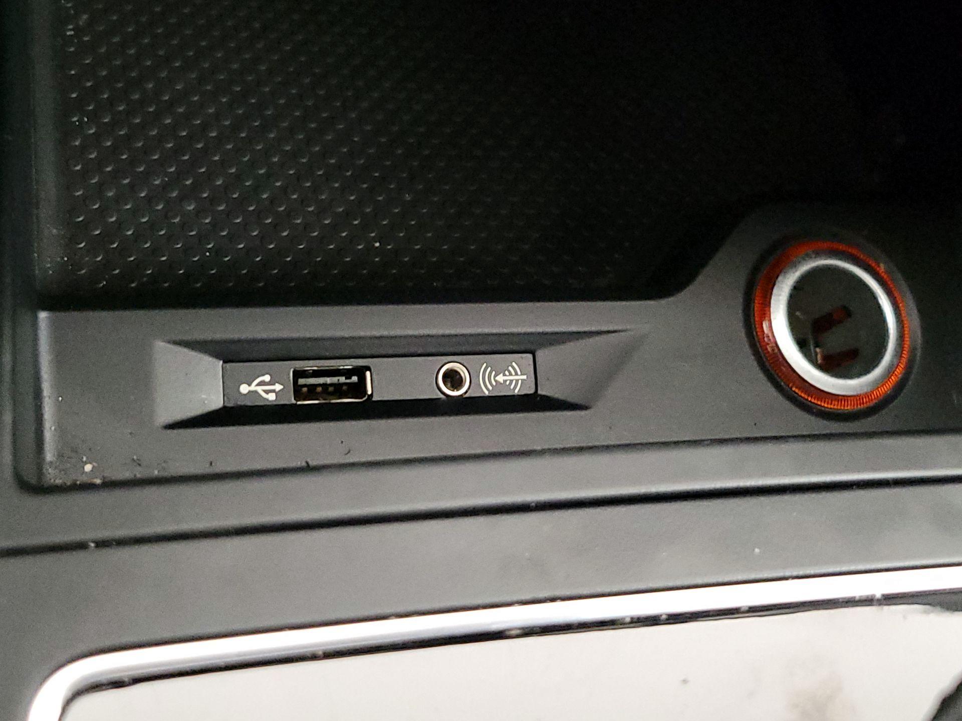 Thumbnail: 2017 Volkswagen Passat - 18