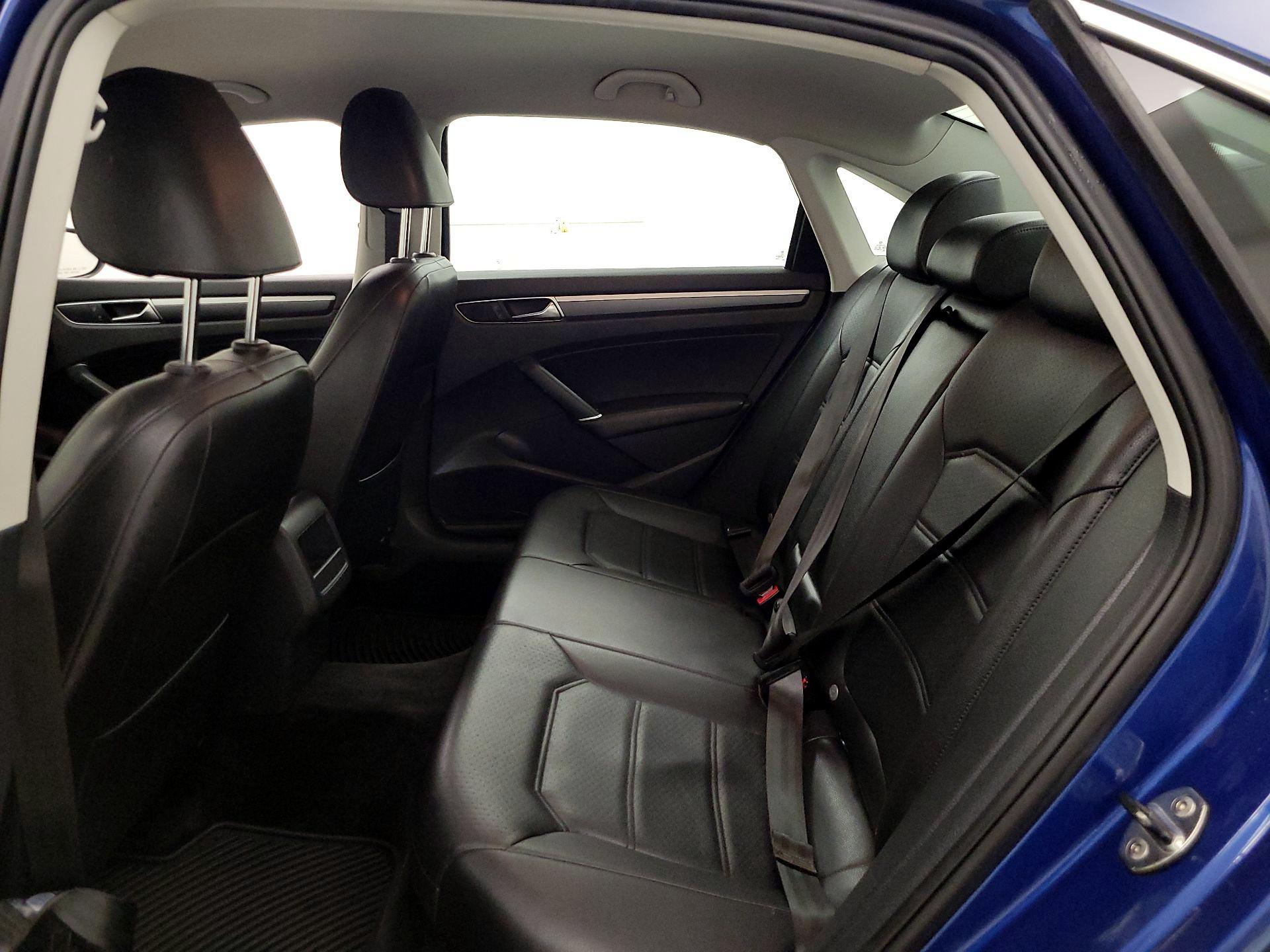 Thumbnail: 2017 Volkswagen Passat - 19