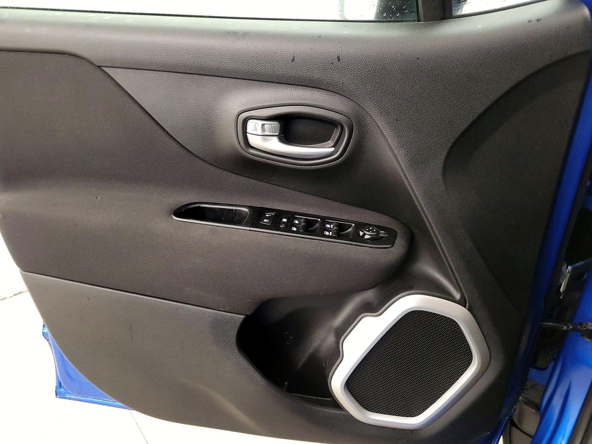 Thumbnail: 2020 Jeep Renegade - 12