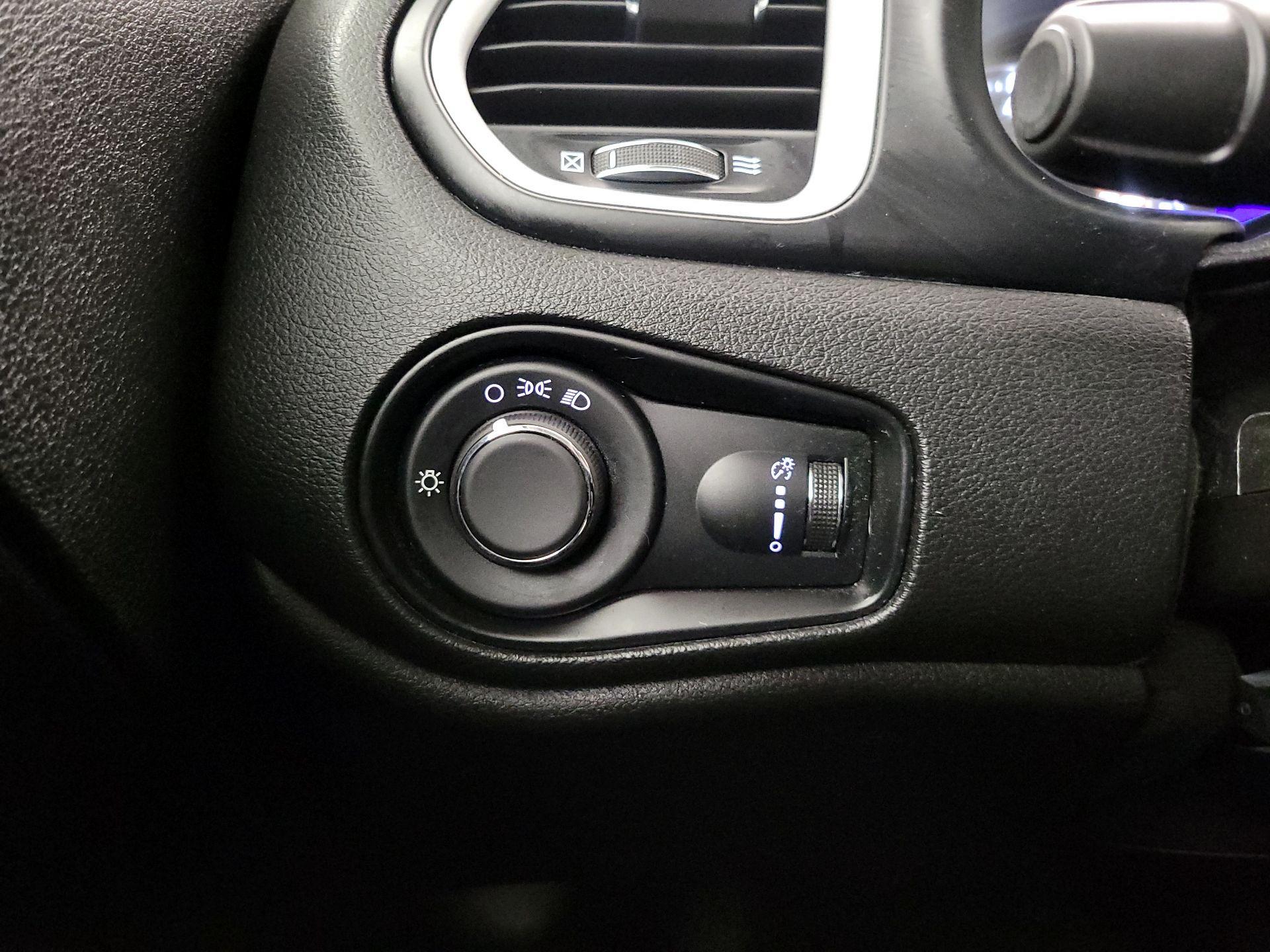 Thumbnail: 2020 Jeep Renegade - 13