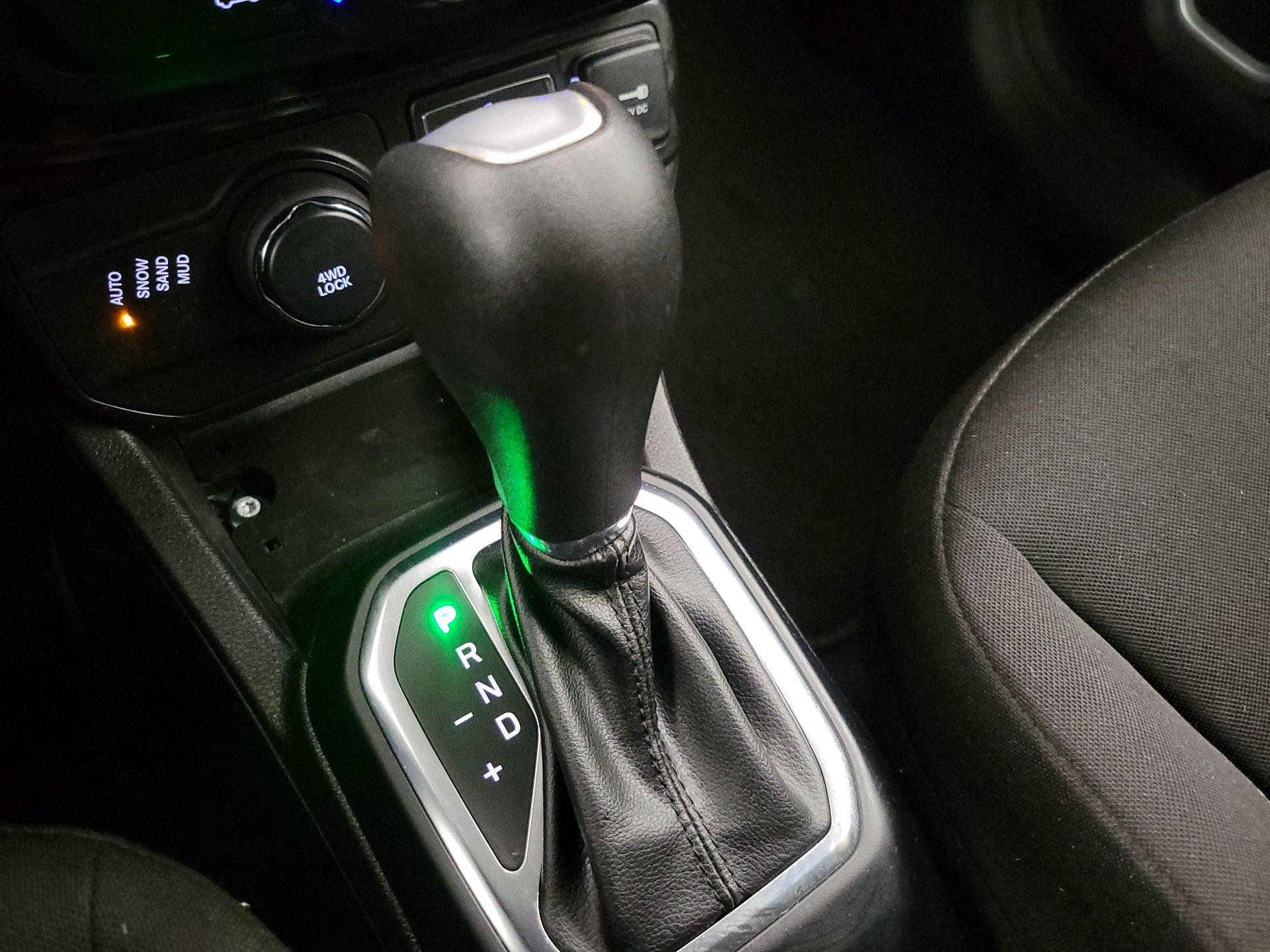 Thumbnail: 2020 Jeep Renegade - 17