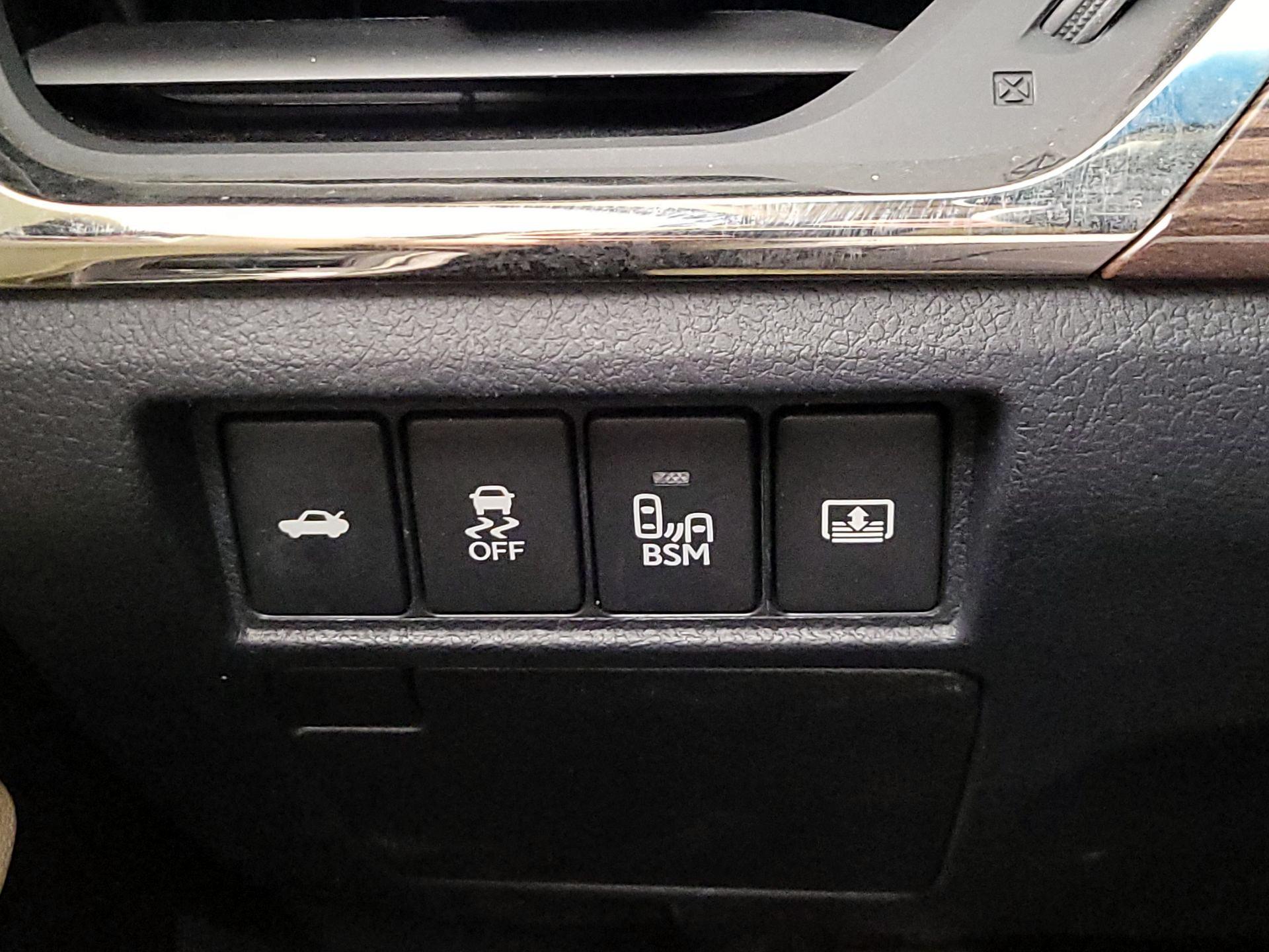 Thumbnail: 2014 Toyota Avalon - 13