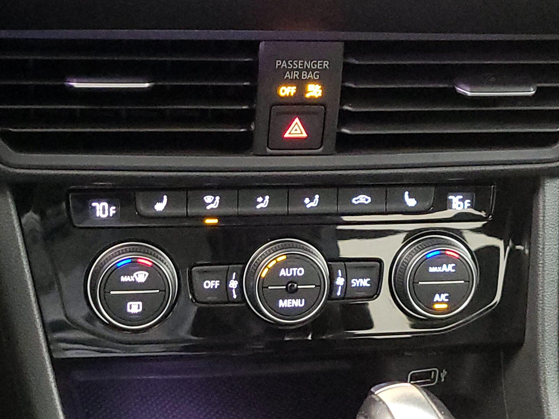 Thumbnail: 2019 Volkswagen Jetta - 16