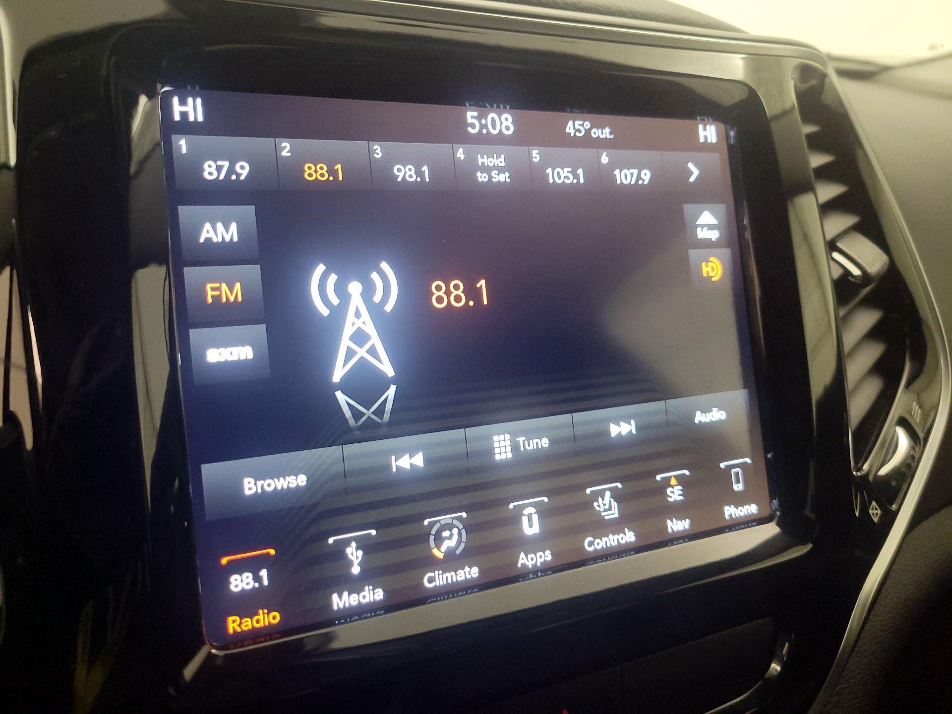 Thumbnail: 2019 Jeep Cherokee - 16