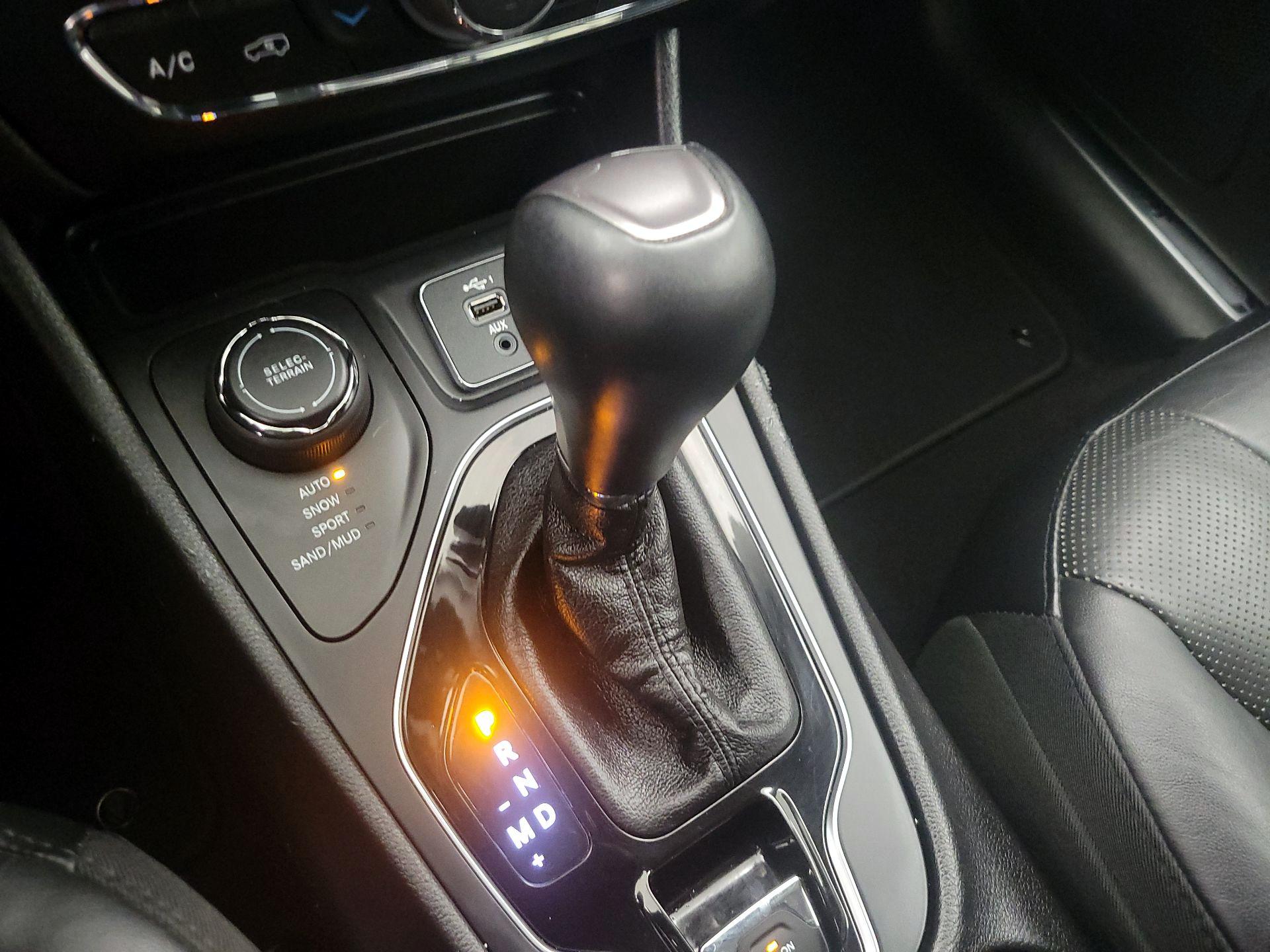 Thumbnail: 2019 Jeep Cherokee - 18