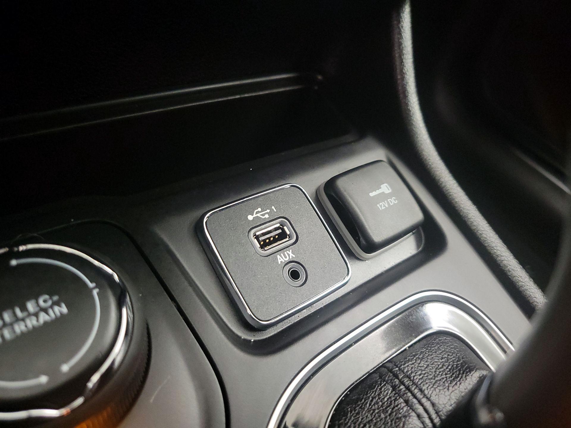 Thumbnail: 2019 Jeep Cherokee - 19