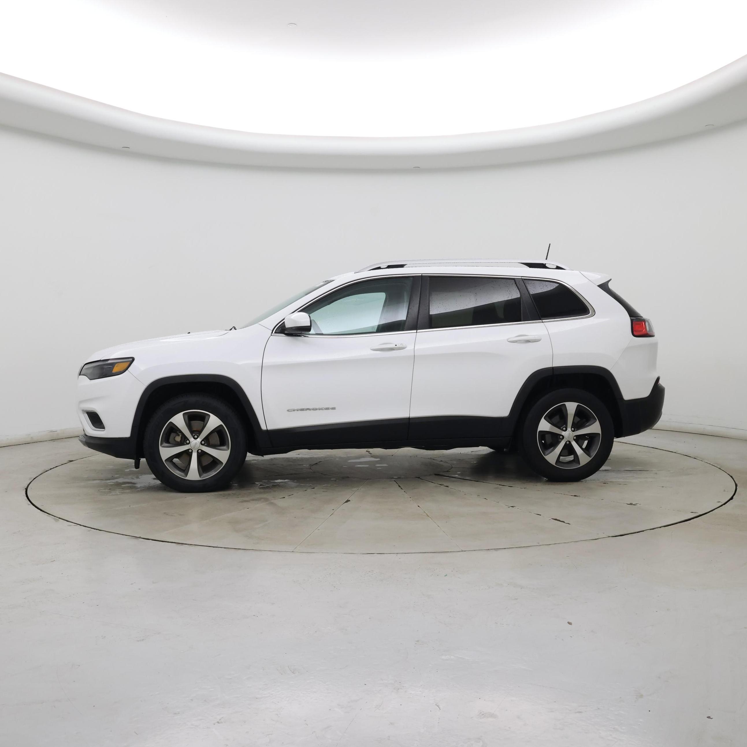 Thumbnail: 2019 Jeep Cherokee - 3