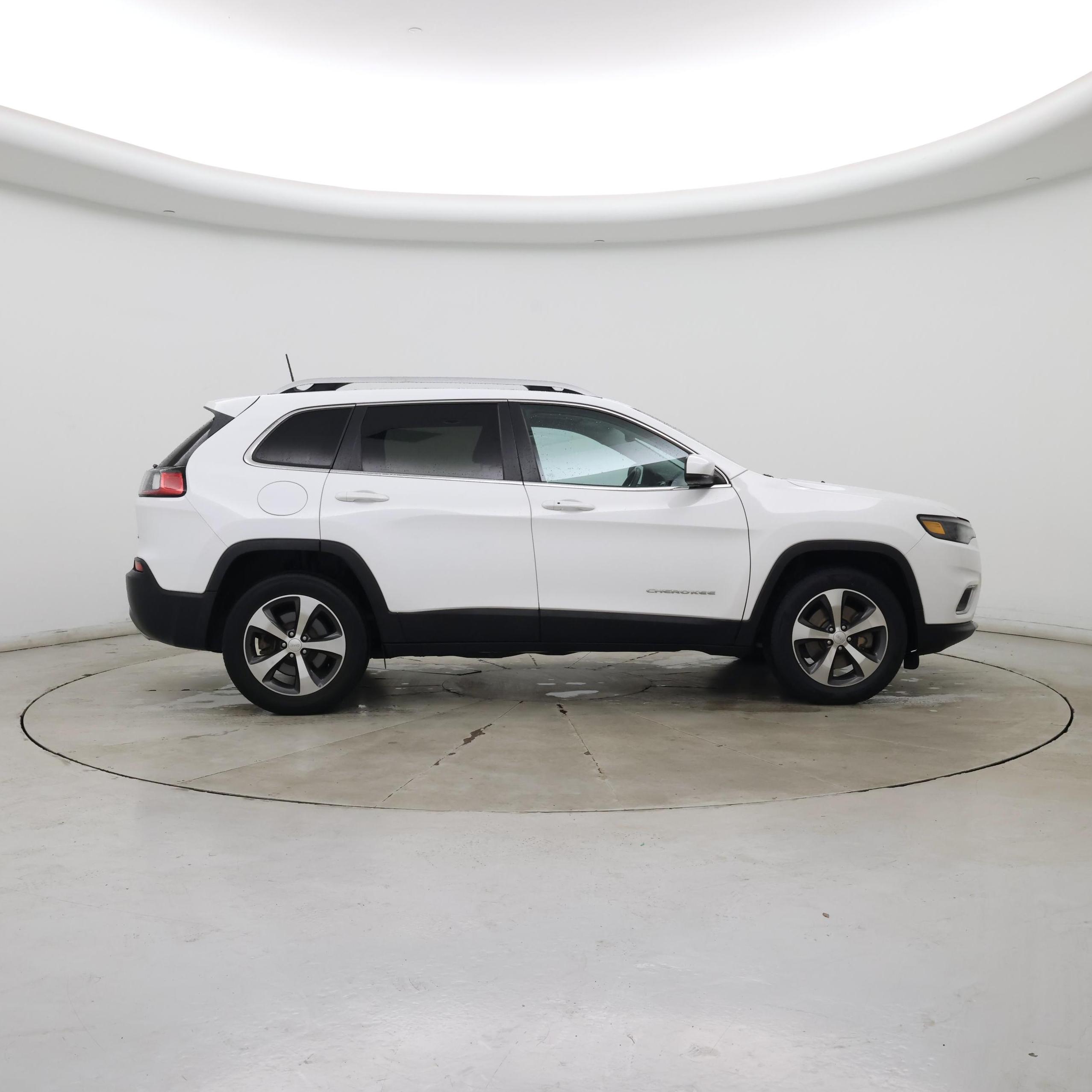 Thumbnail: 2019 Jeep Cherokee - 7