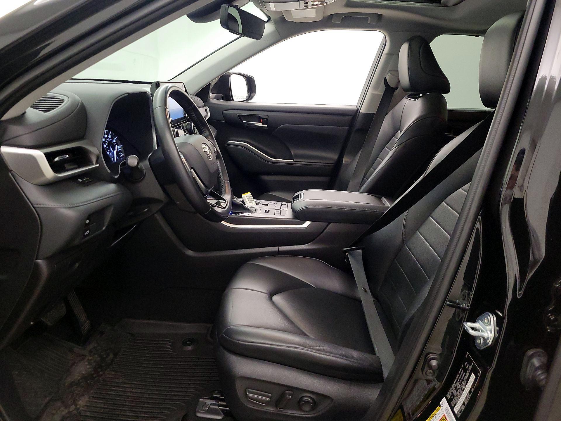 Thumbnail: 2021 Toyota Highlander - 11