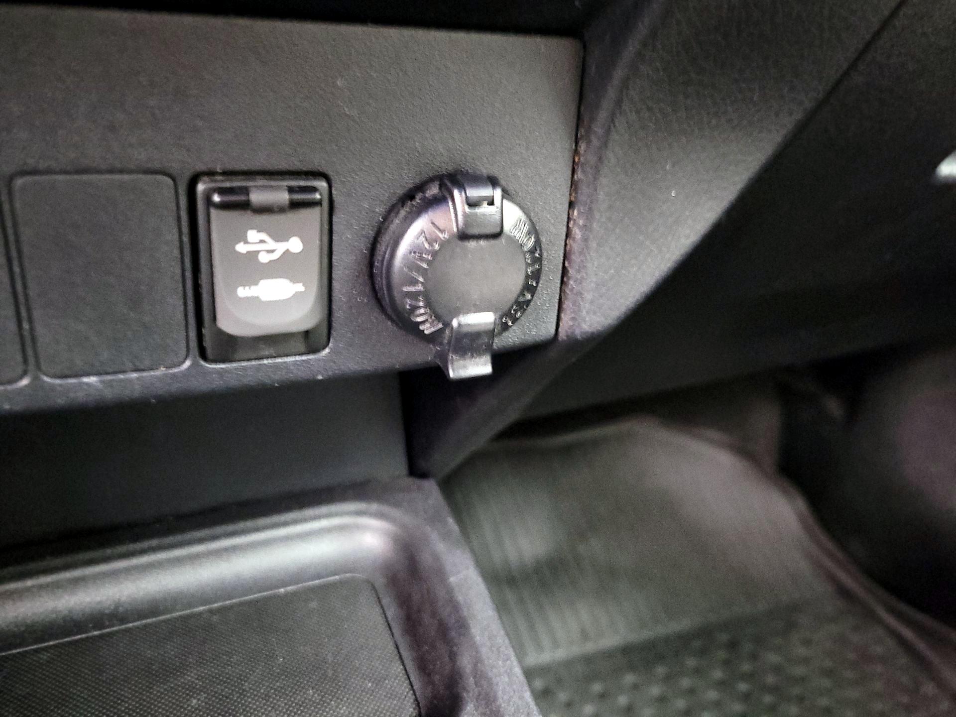 Thumbnail: 2017 Toyota RAV4 - 18