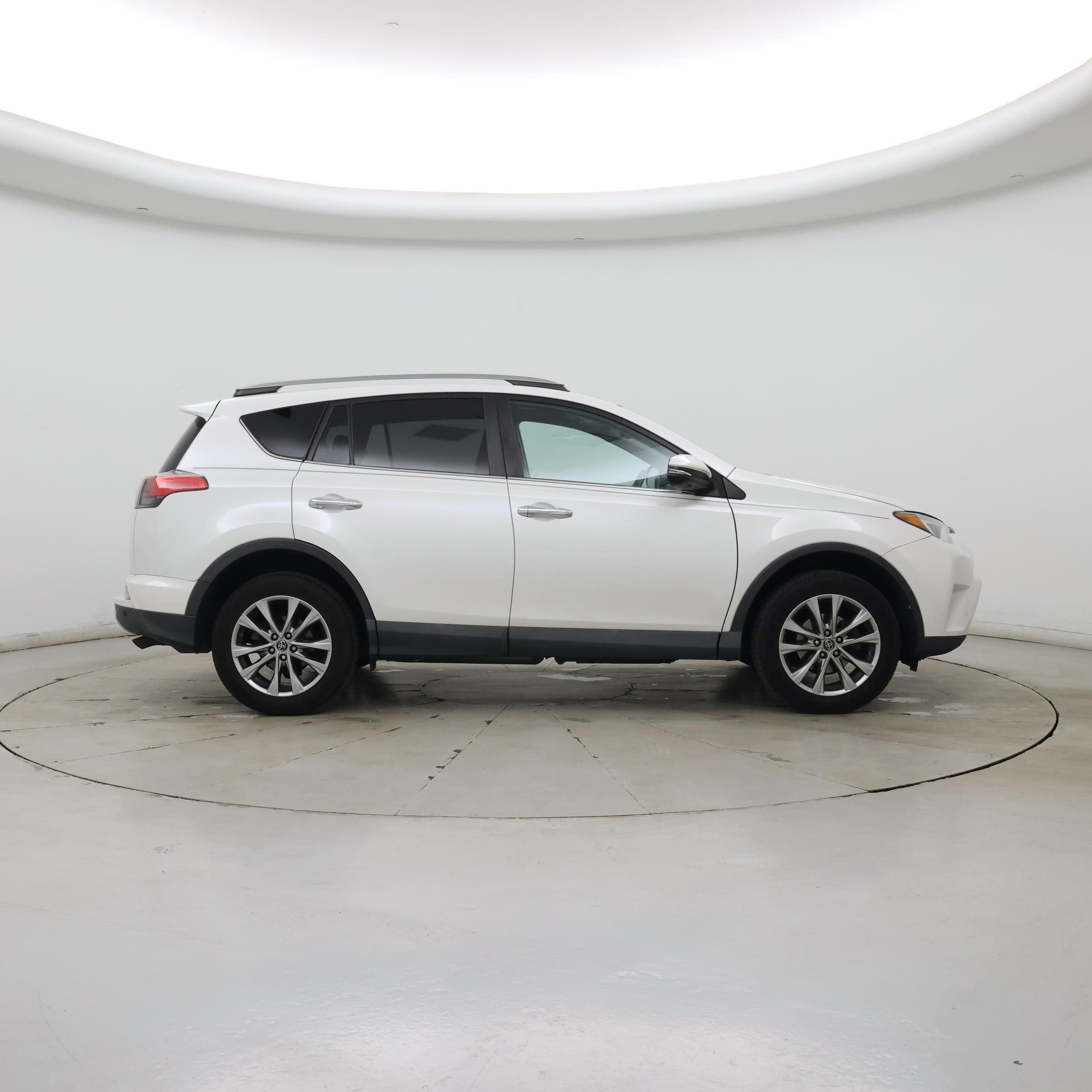 Thumbnail: 2017 Toyota RAV4 - 7