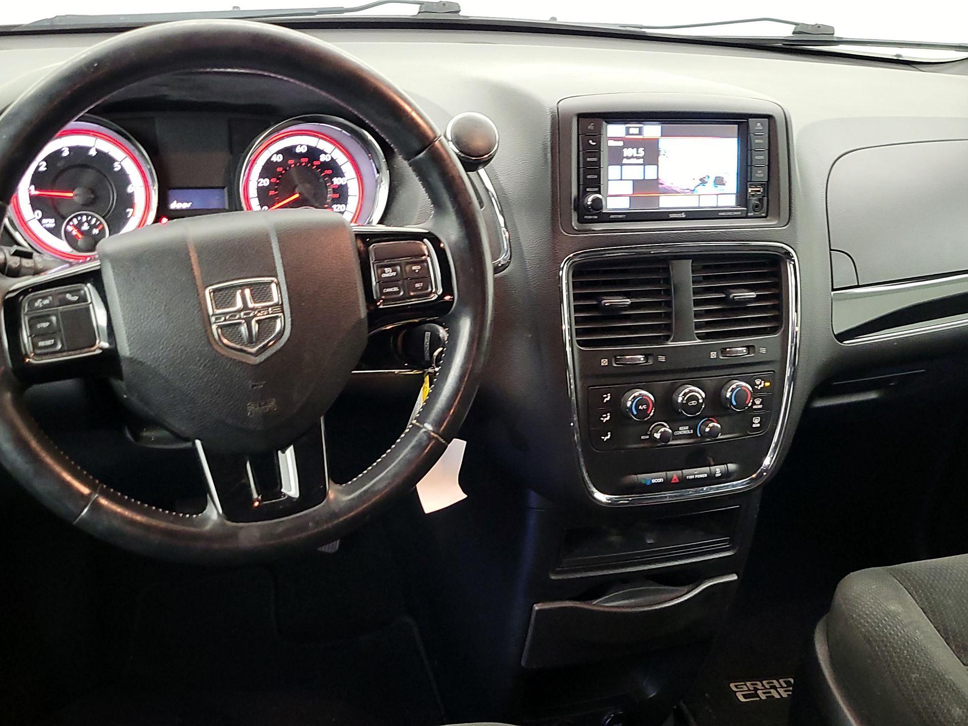 Thumbnail: 2016 Dodge Grand Caravan - 10