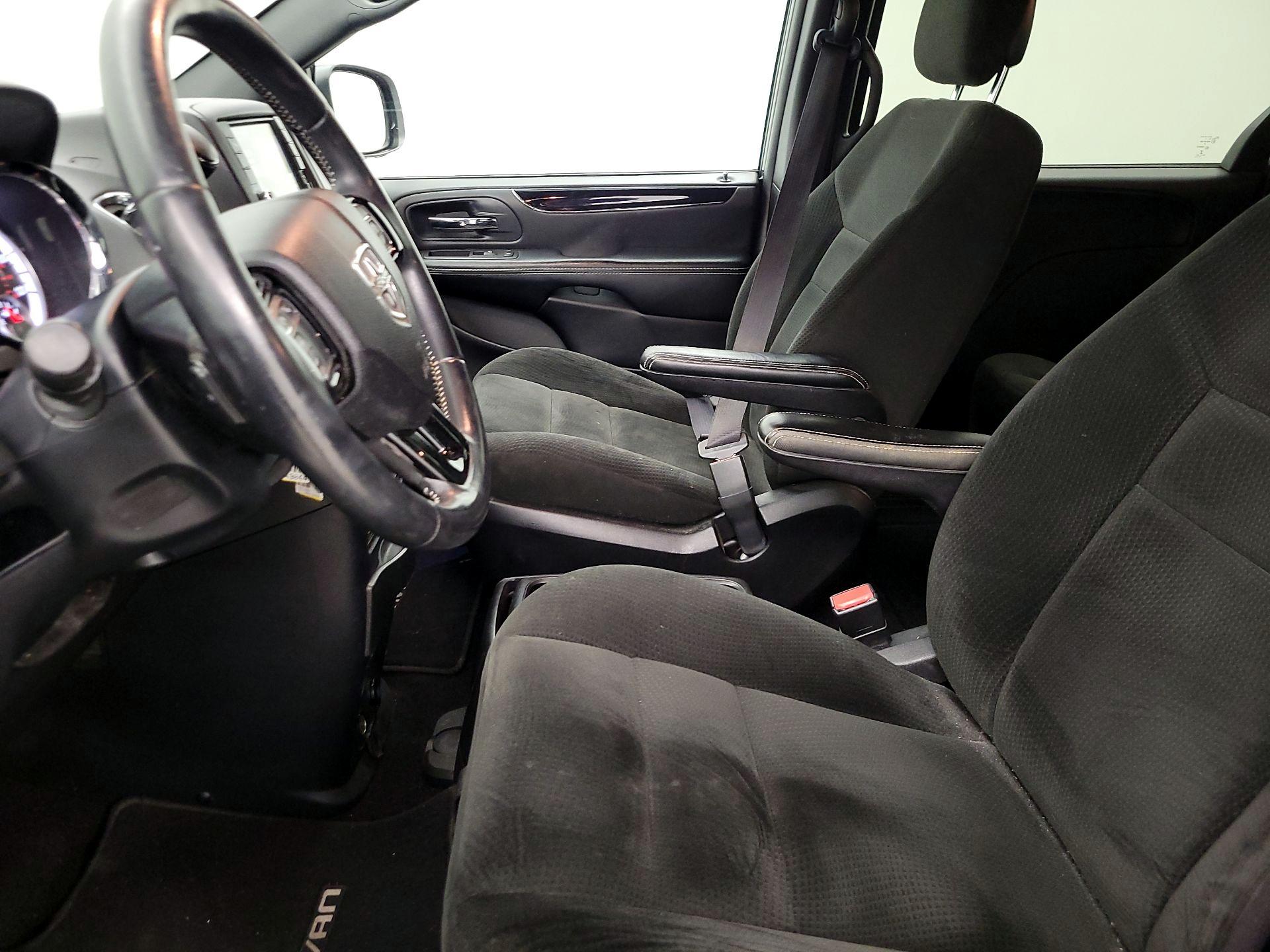 Thumbnail: 2016 Dodge Grand Caravan - 11