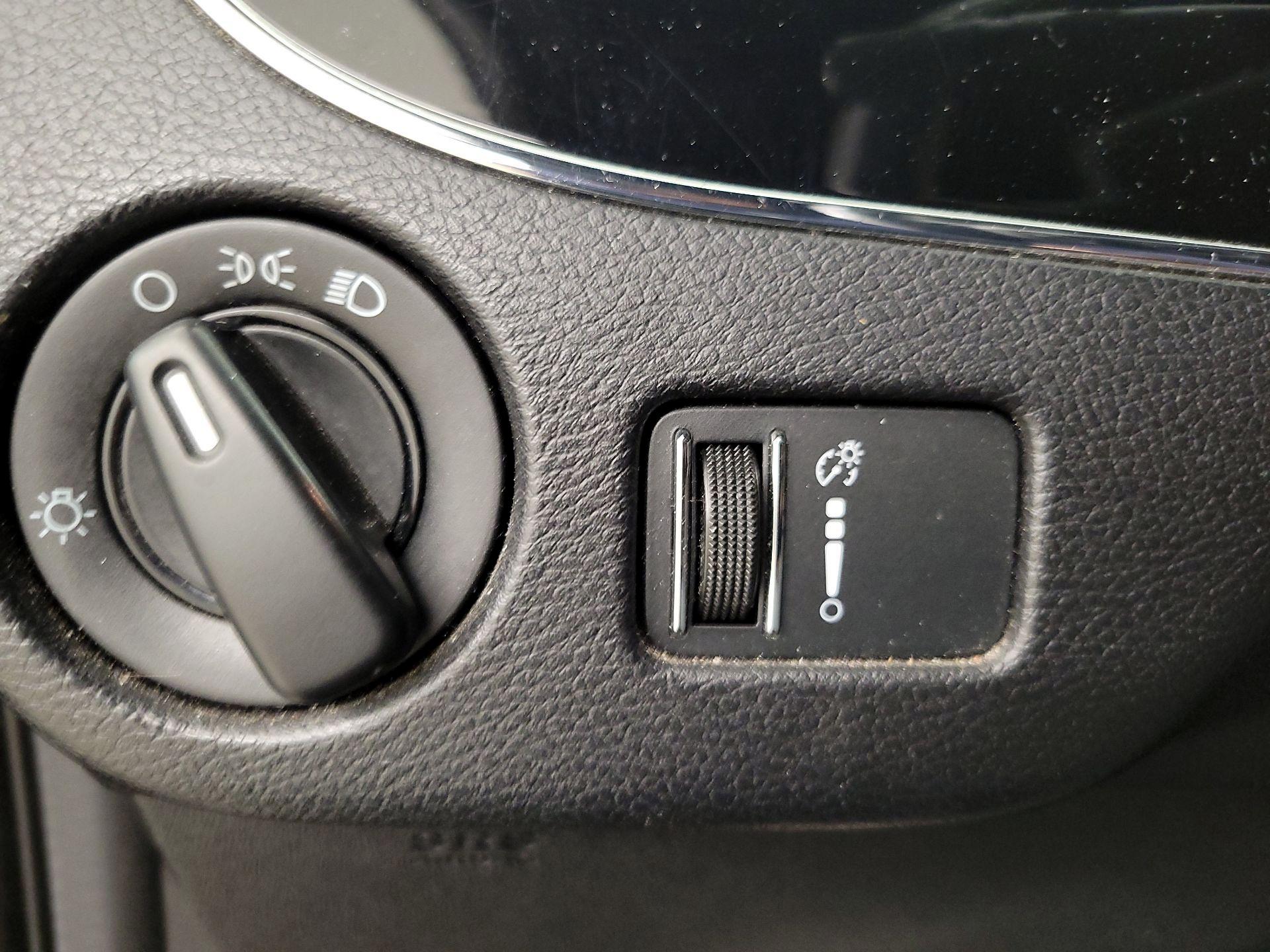 Thumbnail: 2016 Dodge Grand Caravan - 13