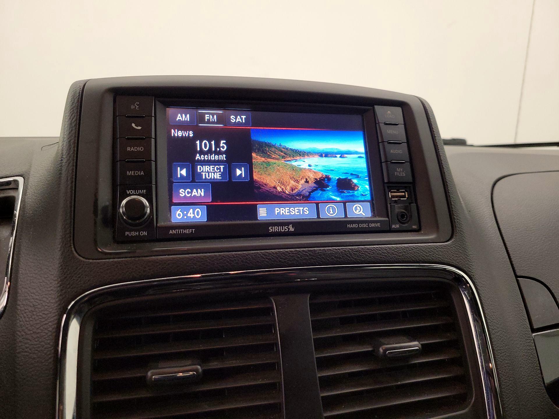 Thumbnail: 2016 Dodge Grand Caravan - 15