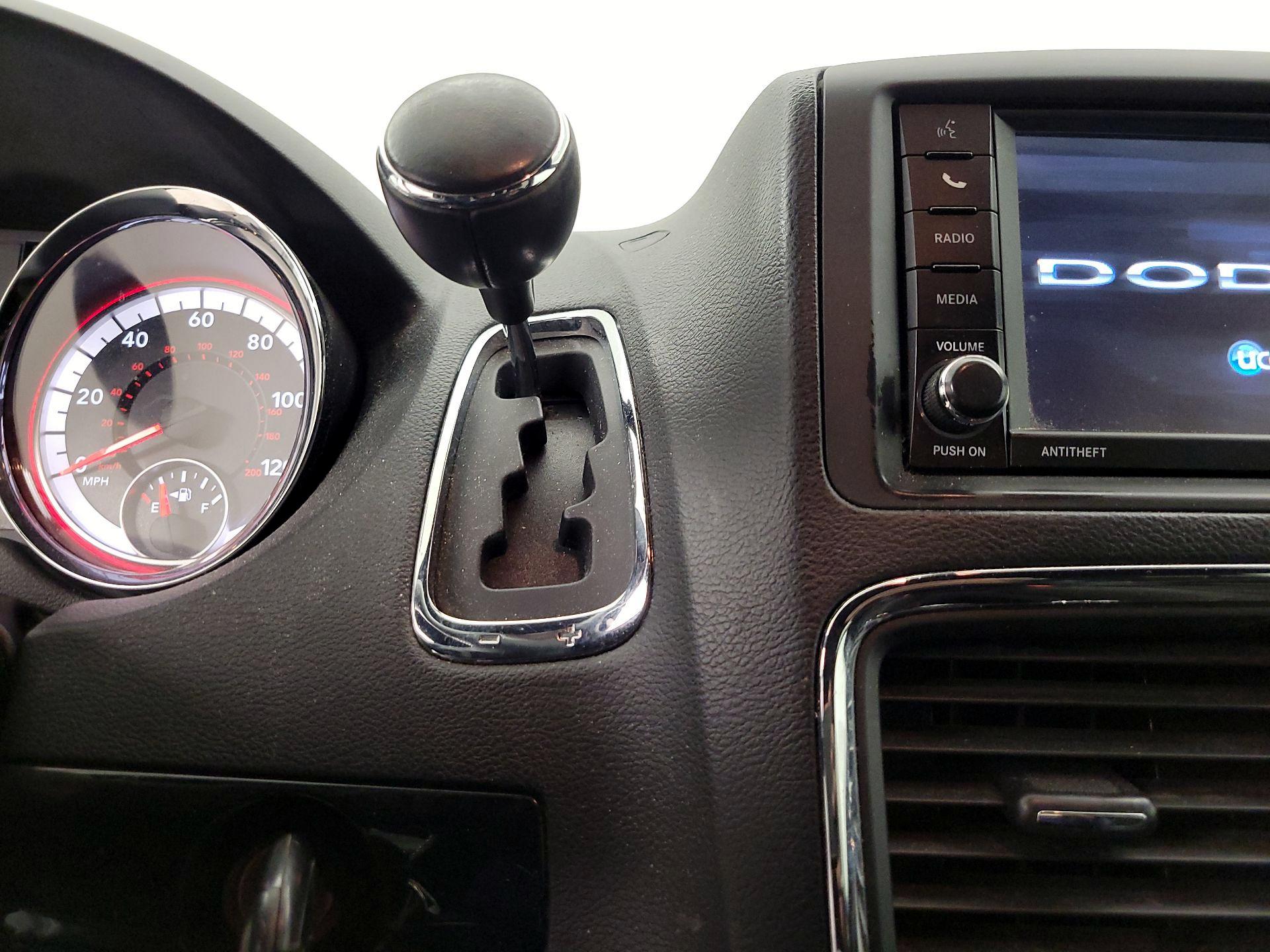 Thumbnail: 2016 Dodge Grand Caravan - 17