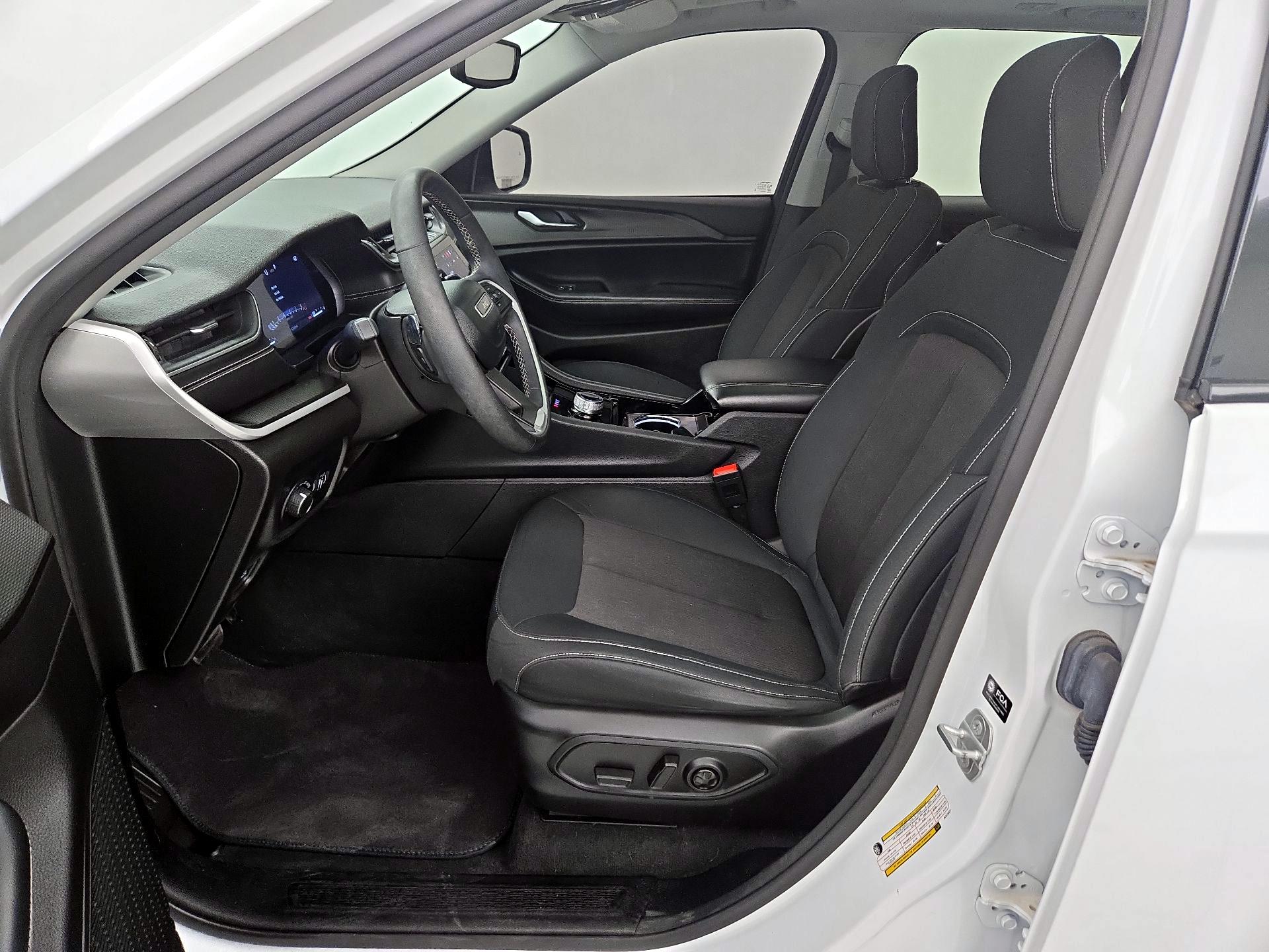 Thumbnail: 2023 Jeep Grand Cherokee - 11