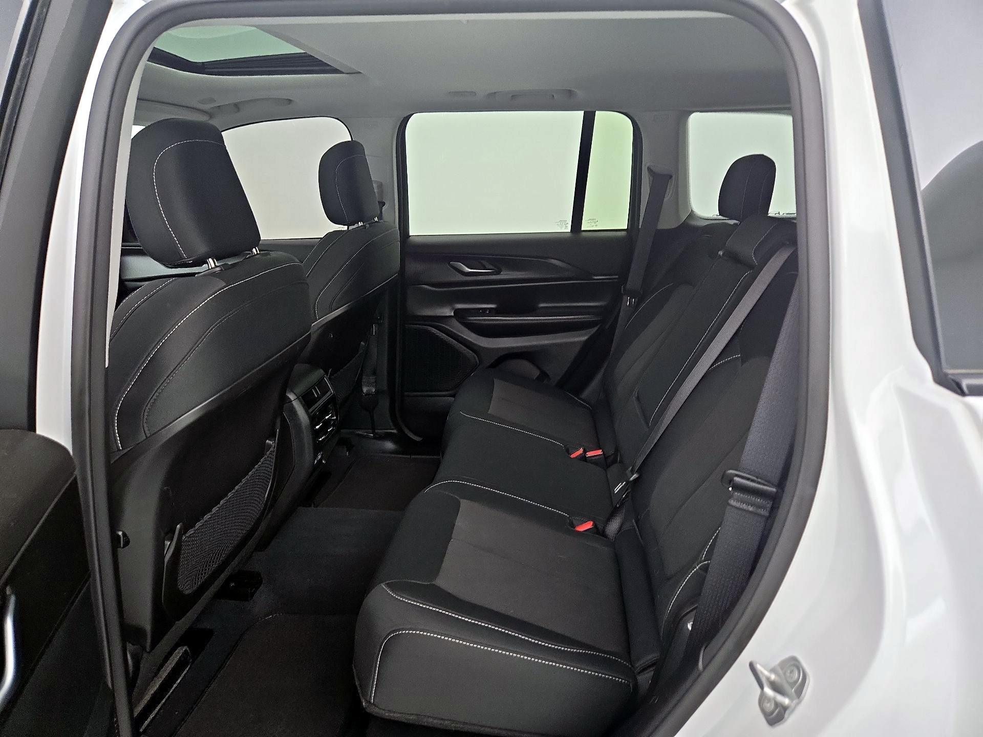 Thumbnail: 2023 Jeep Grand Cherokee - 20