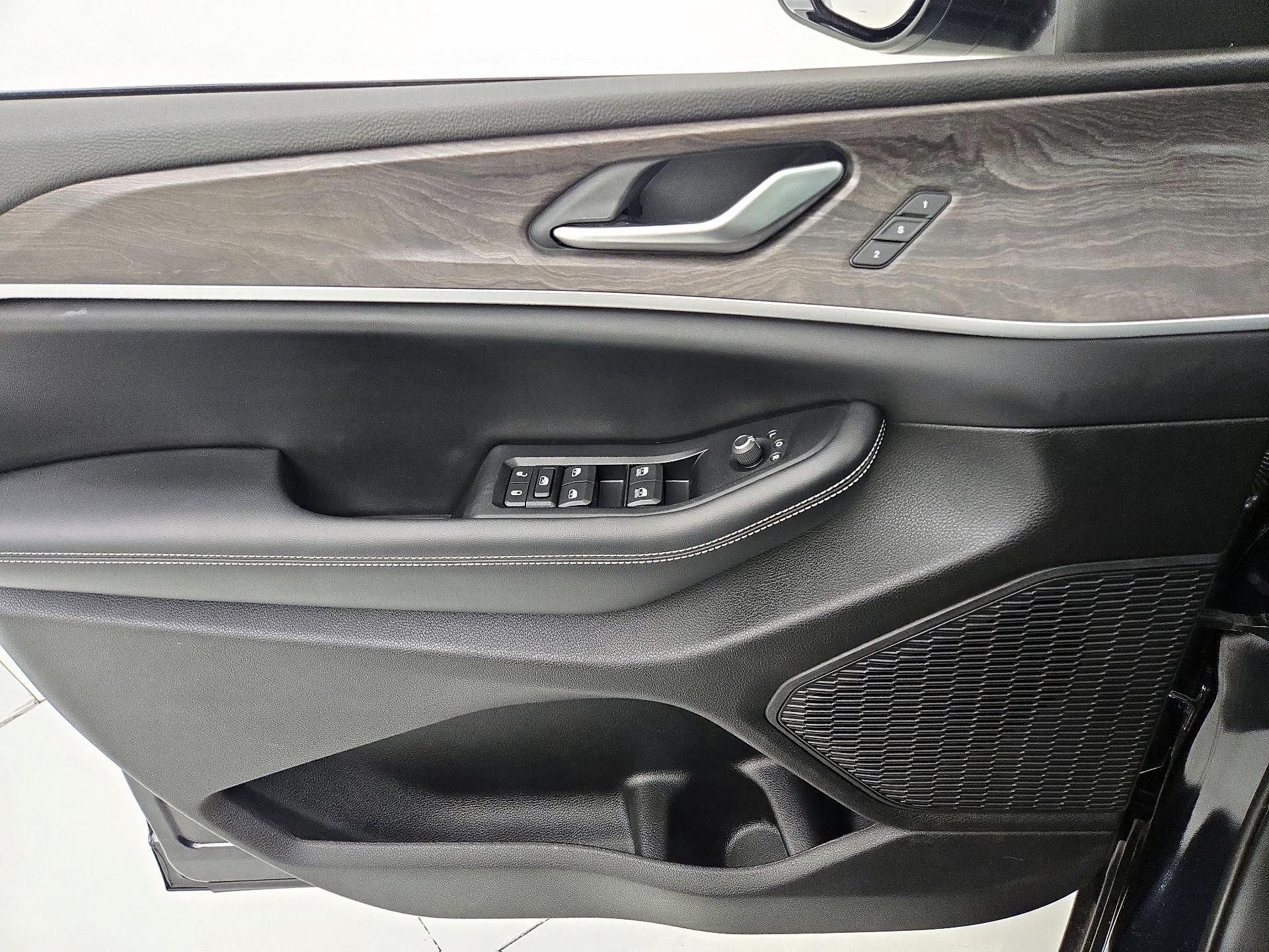 Thumbnail: 2023 Jeep Grand Cherokee - 12