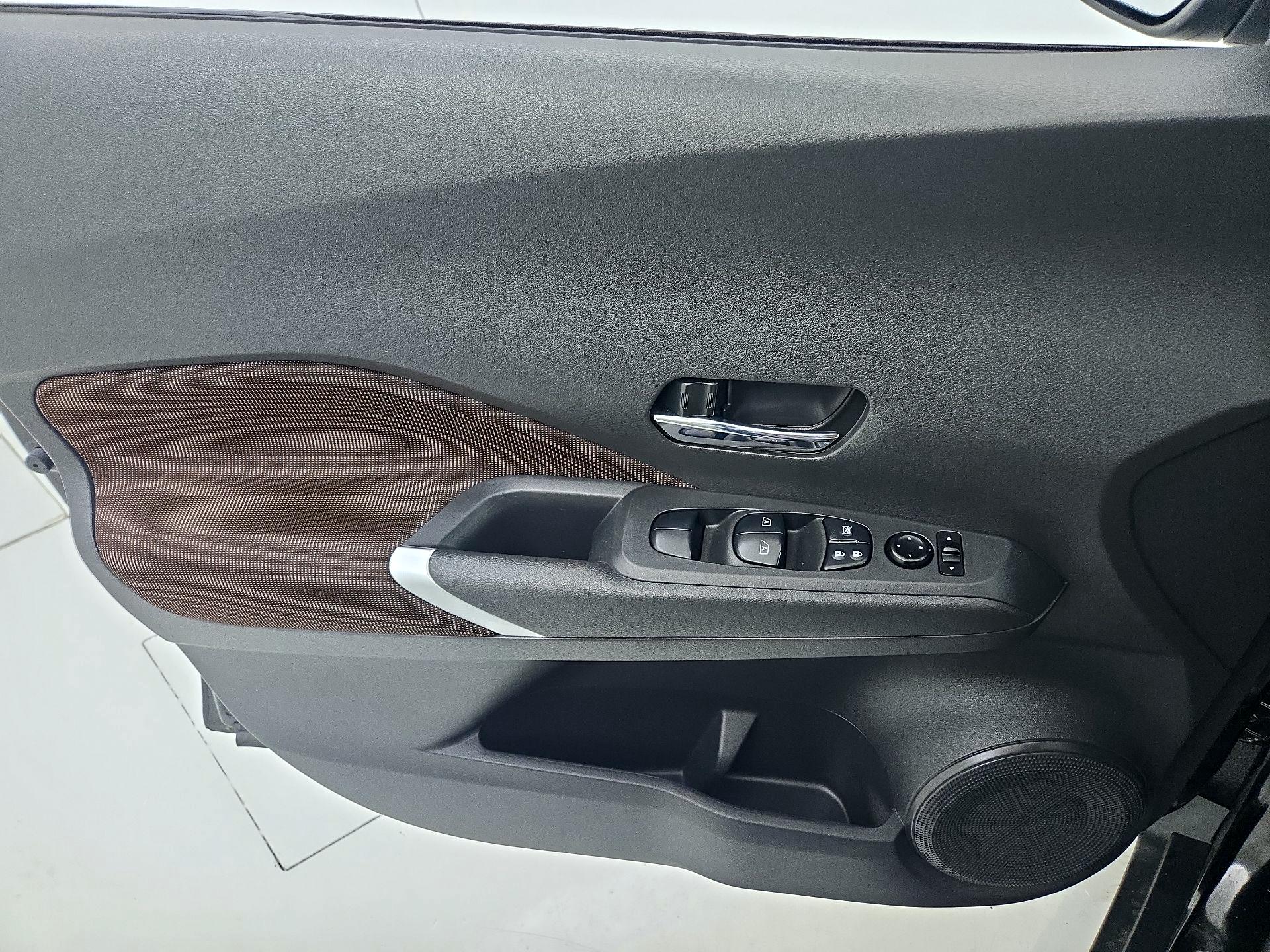 Thumbnail: 2021 Nissan Kicks - 12