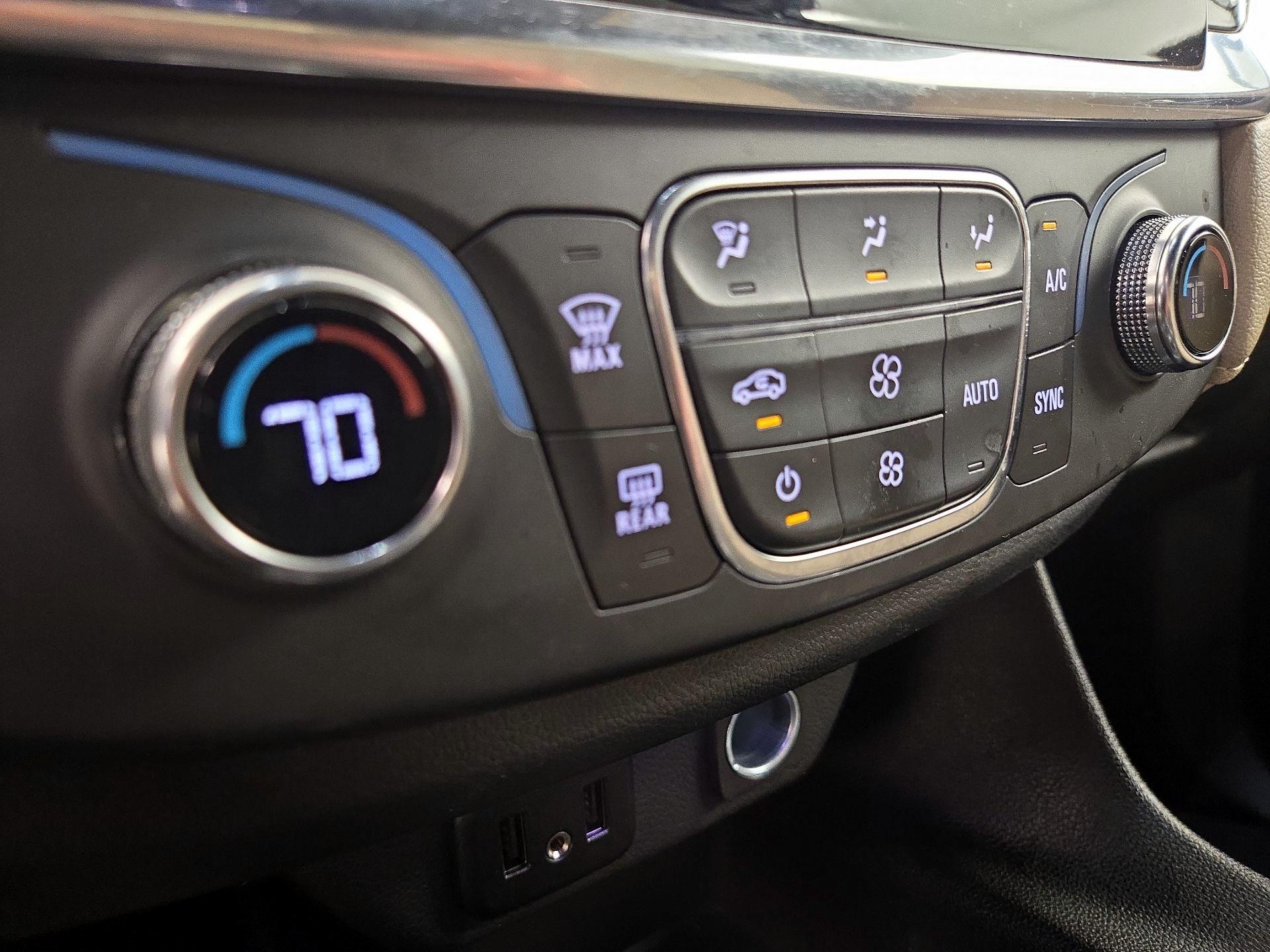 Thumbnail: 2023 Chevrolet Traverse - 16