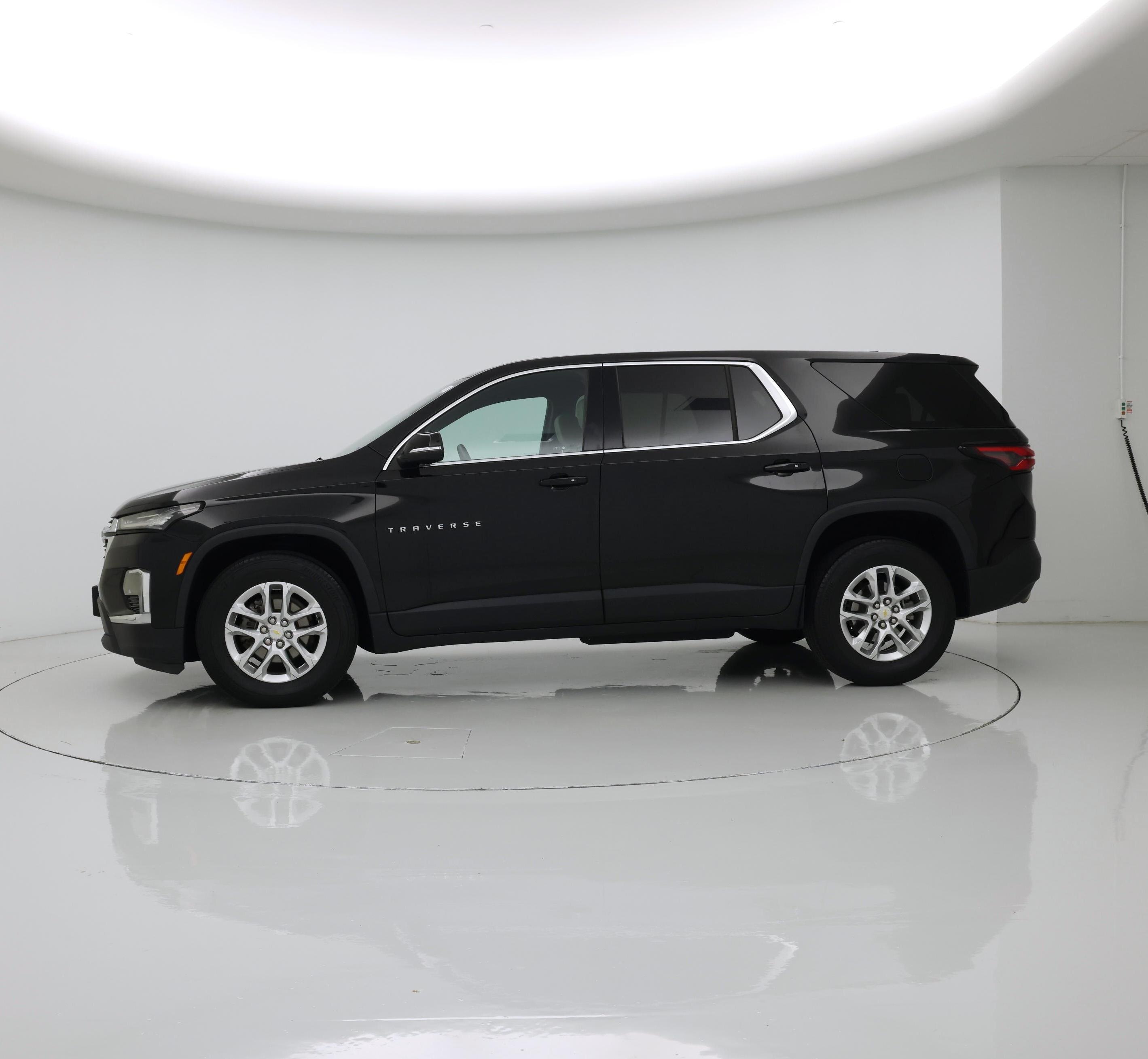 Thumbnail: 2023 Chevrolet Traverse - 3